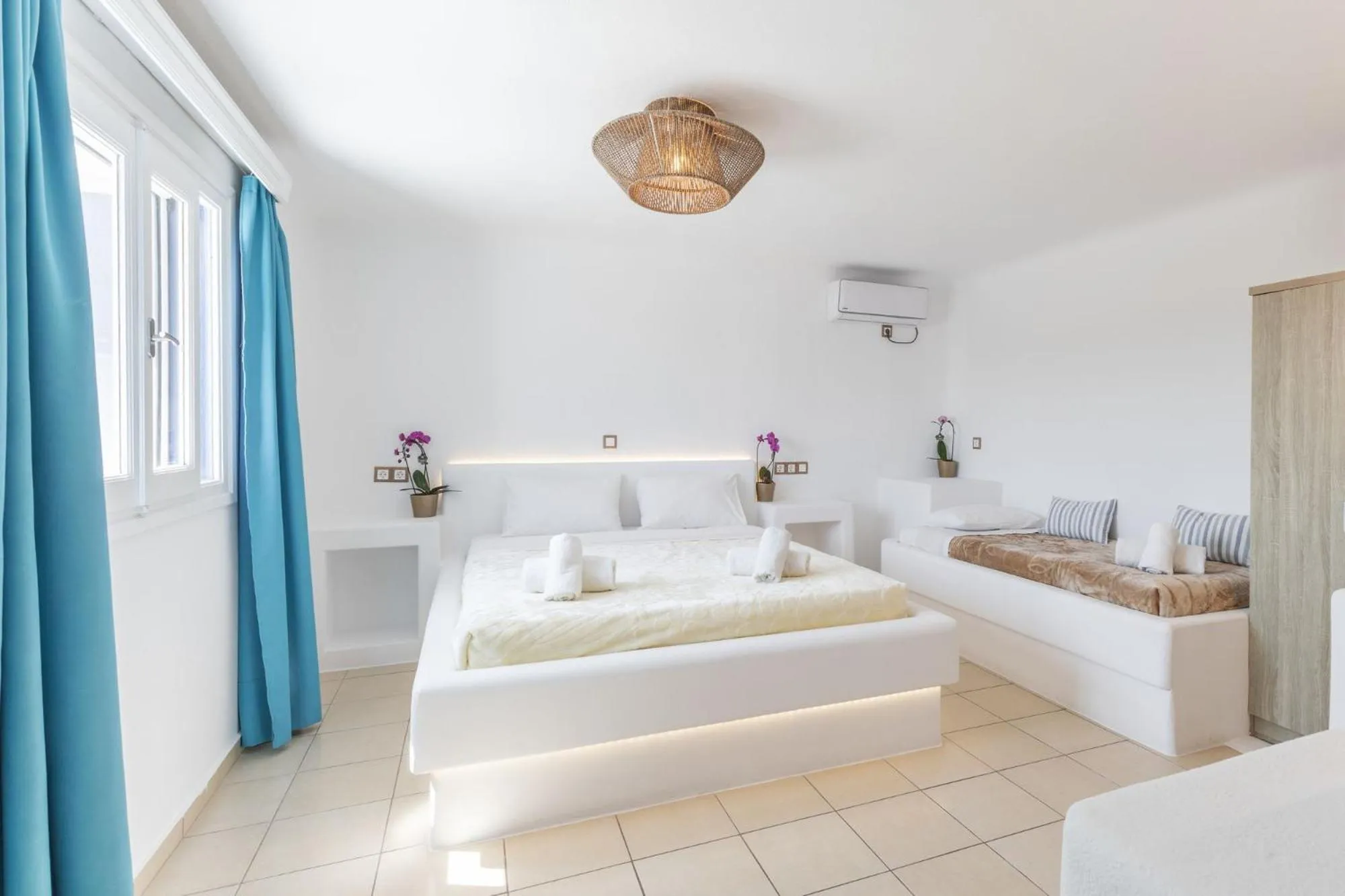 Bed in Mykonian Breeze