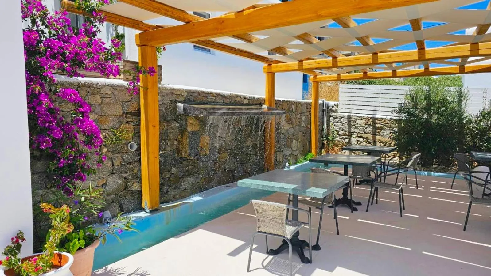 Restaurant/places to eat in Mykonian Breeze