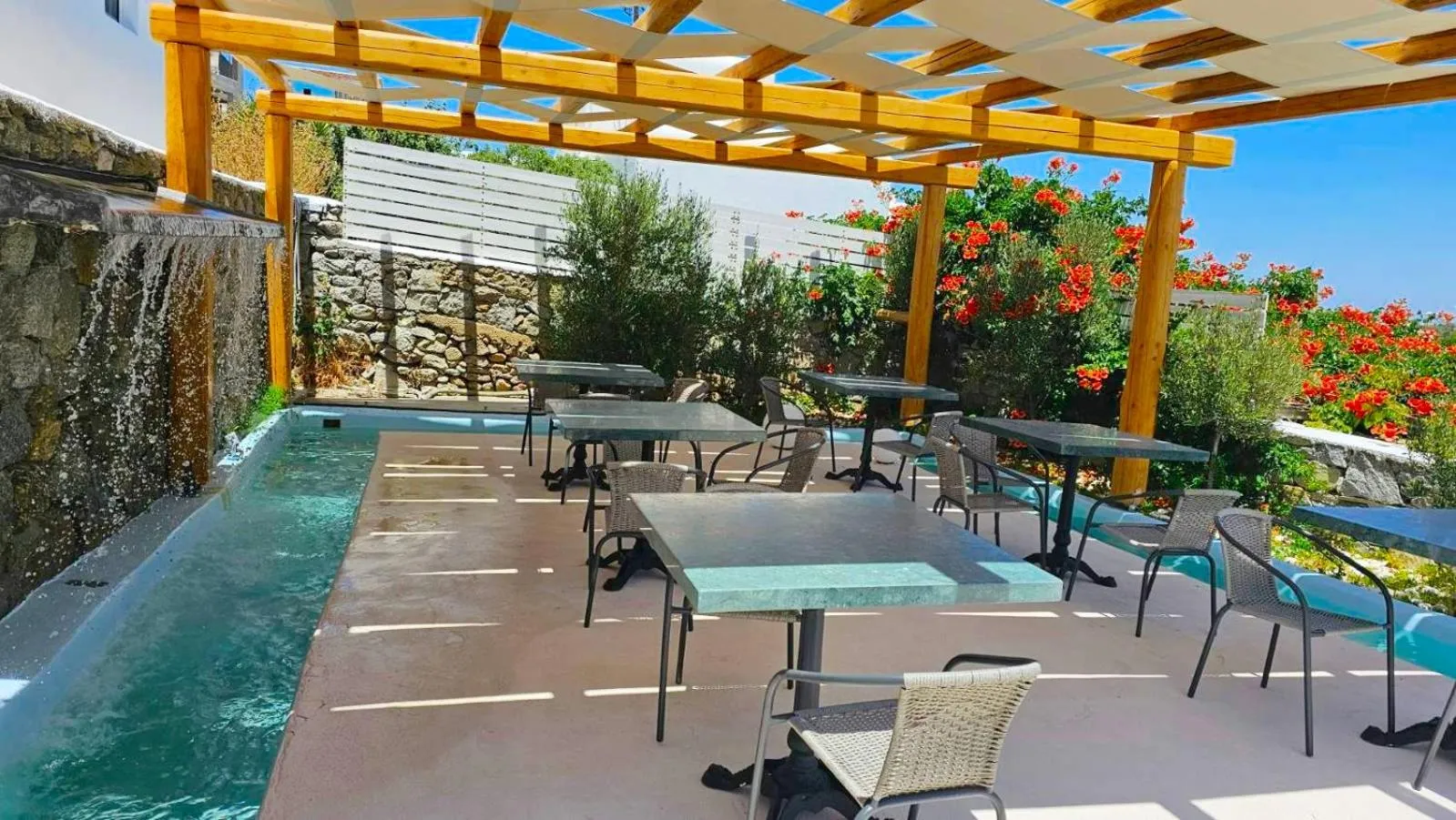 Restaurant/places to eat in Mykonian Breeze