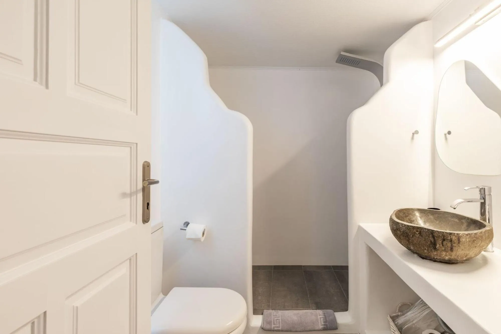 Toilet in Mykonian Breeze