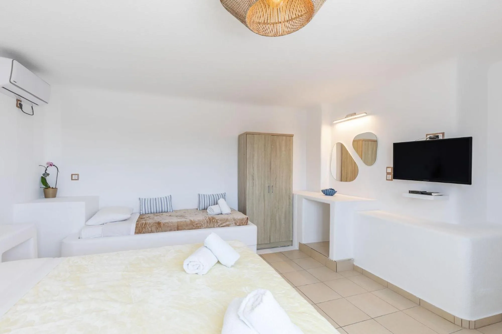 Bed in Mykonian Breeze