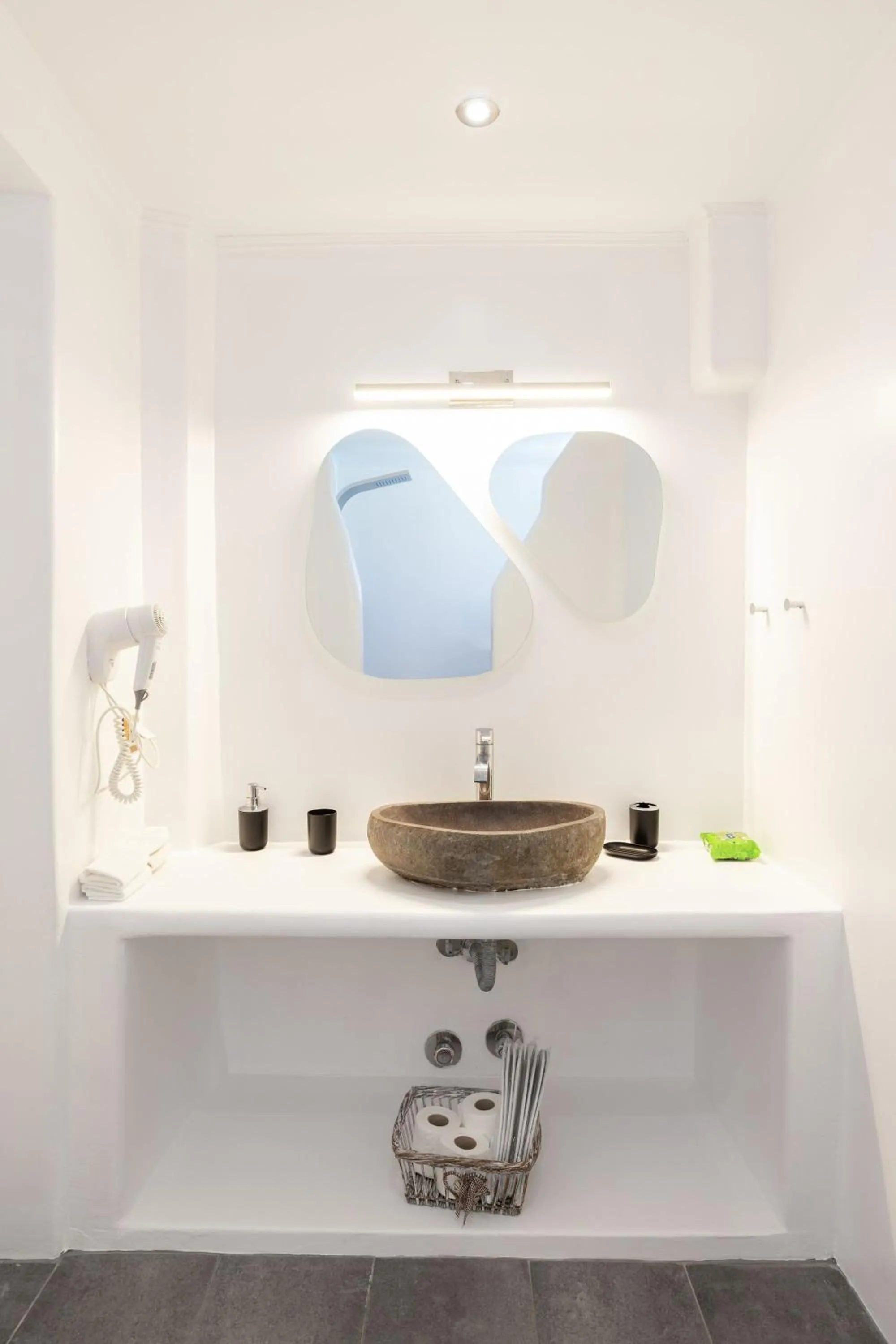 Bathroom in Mykonian Breeze