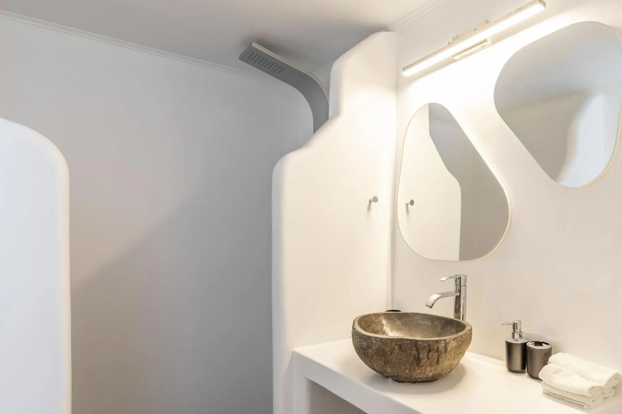 Bathroom in Mykonian Breeze