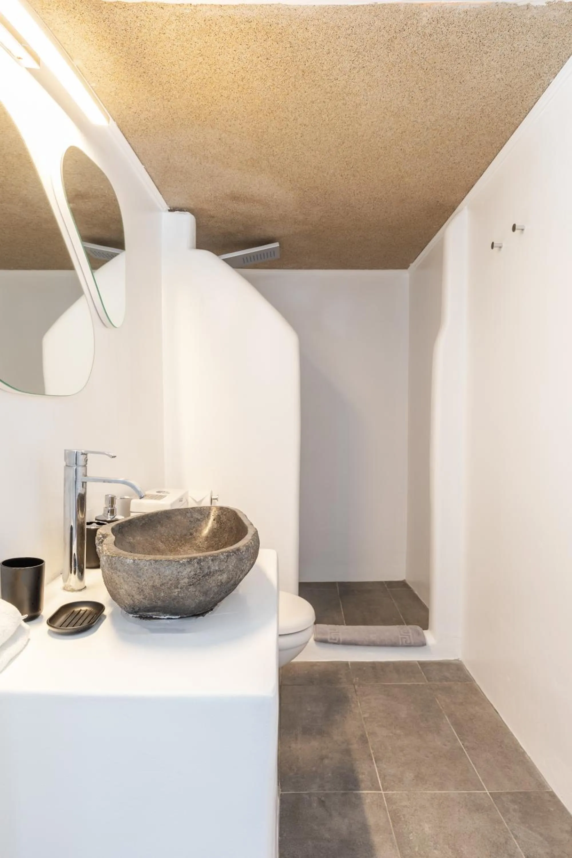 Bathroom in Mykonian Breeze