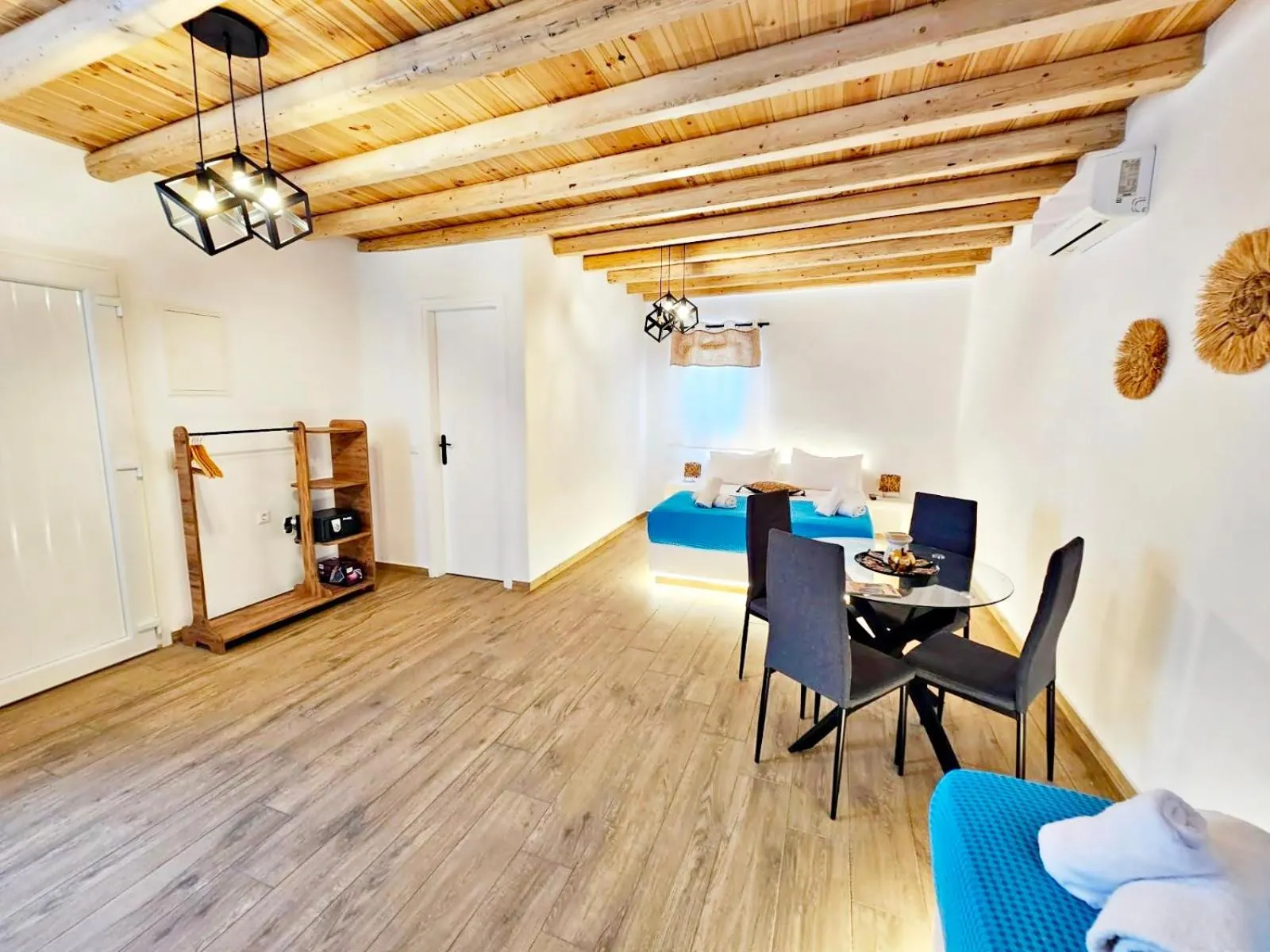 Bed in Mykonian Breeze