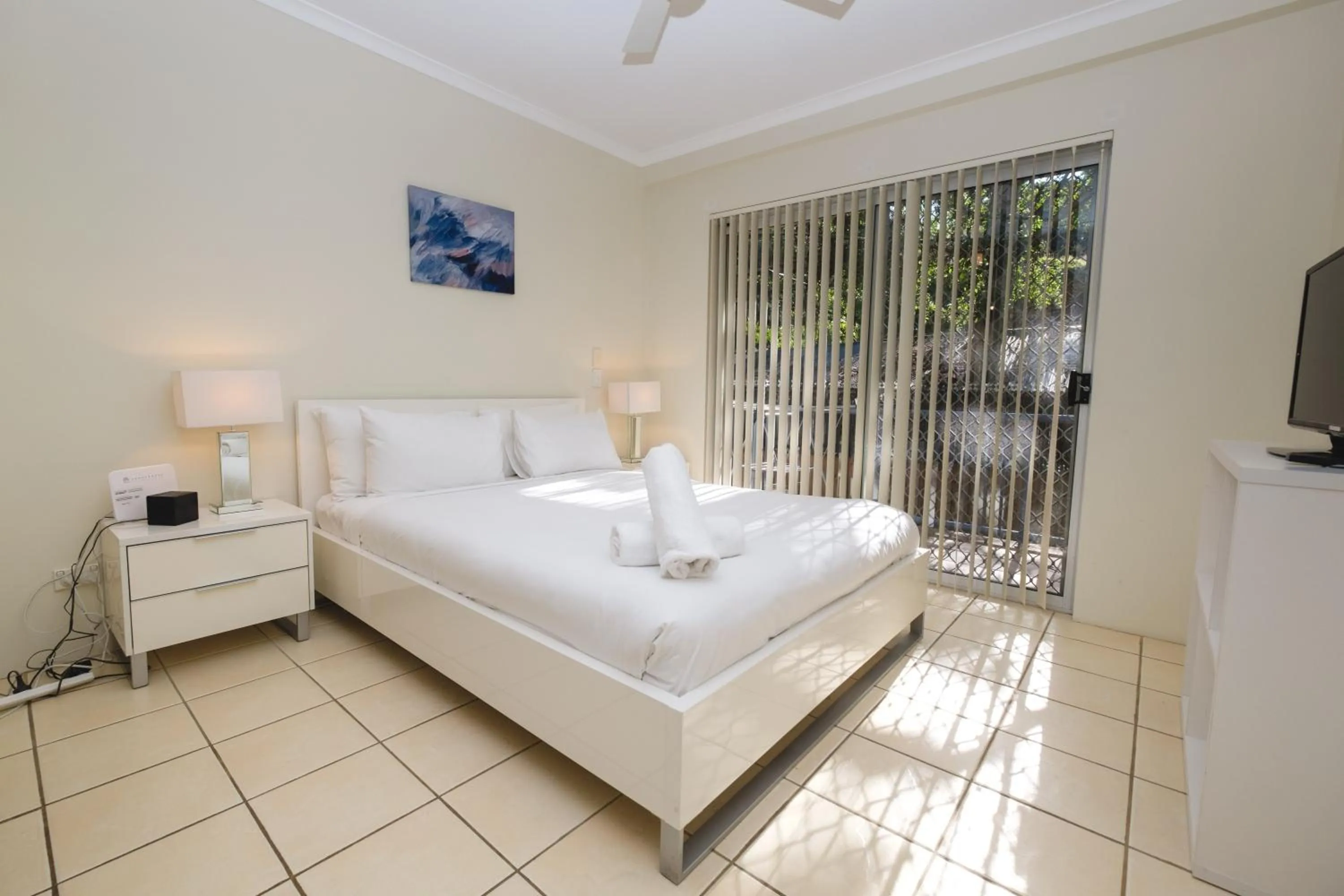 Bedroom, Bed in Sanctuary Lake Apartments