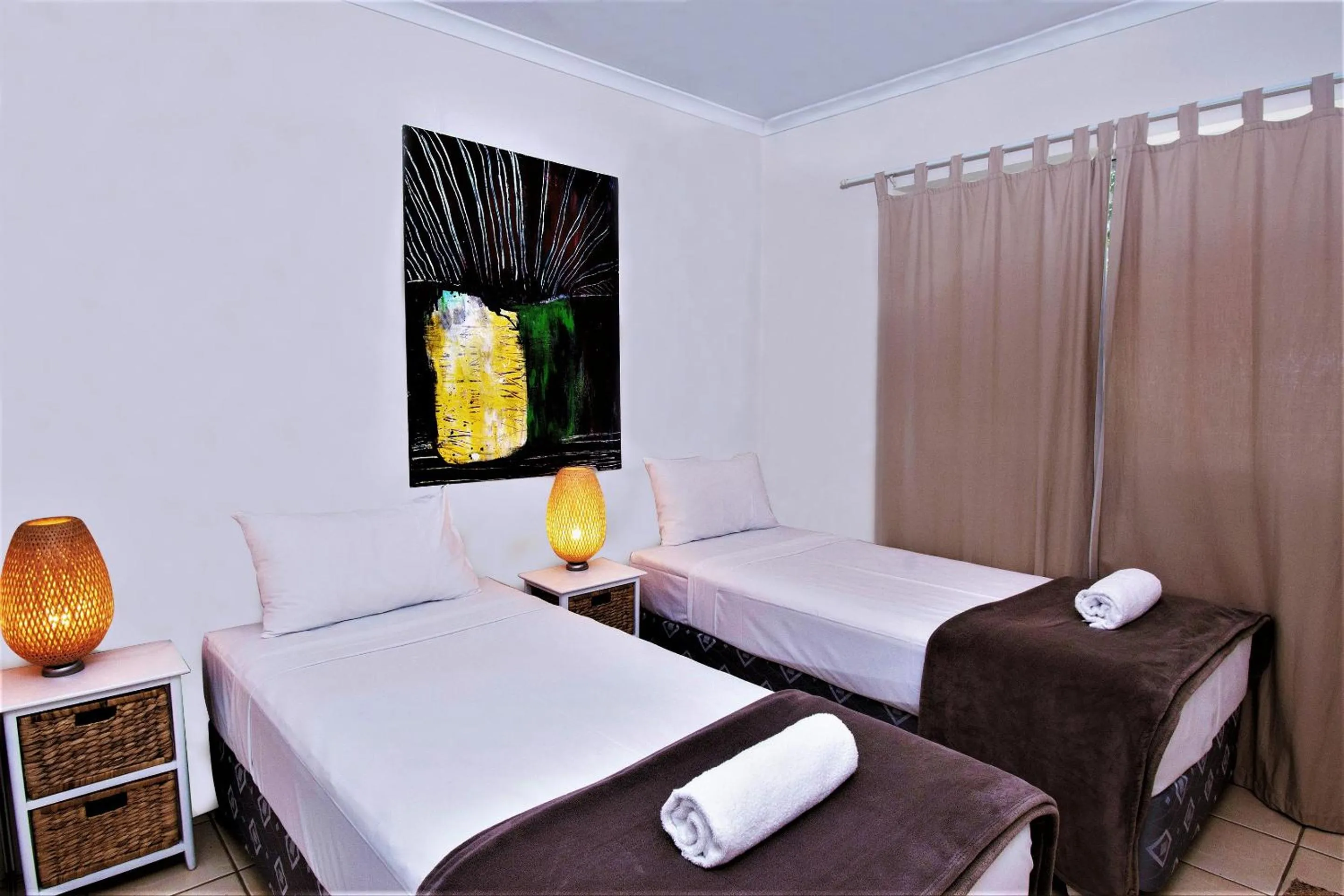 Bed in Sanctuary Lake Apartments