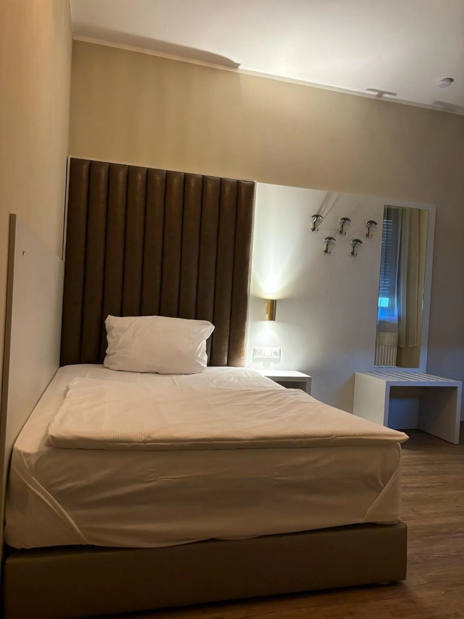 Bed in Hotel Athen Kelsterbach Frankfurt Airport