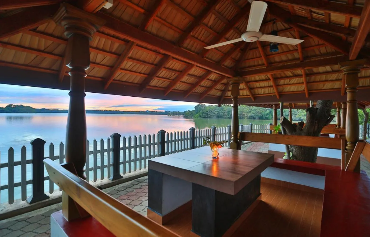 Dining area in Centauria Lake Resort