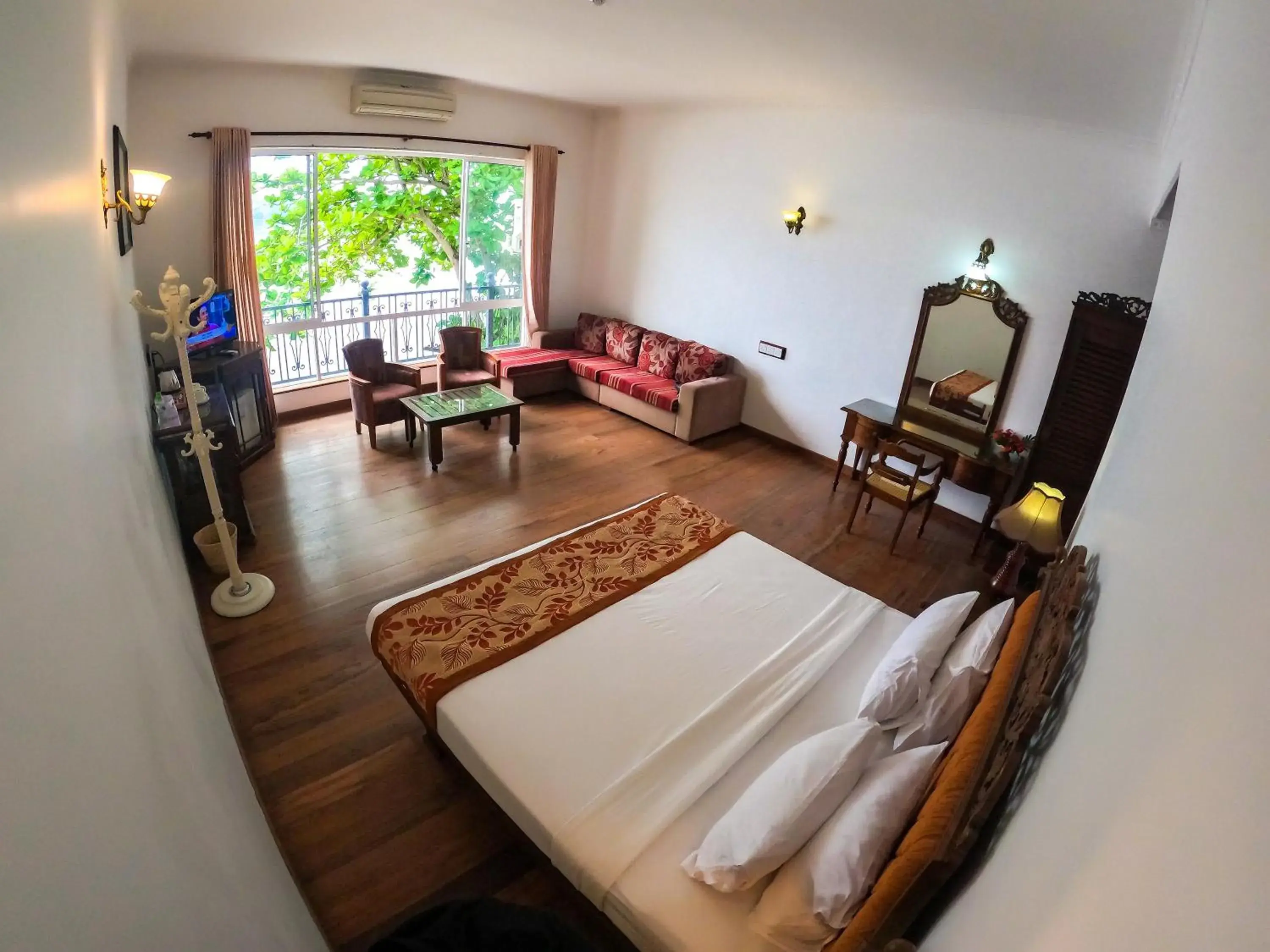 Deluxe Double or Twin Room with Lake View - single occupancy in Centauria Lake Resort Deluxe Double or Twin Room with Lake View - single occupancy in Centauria Lake Resort