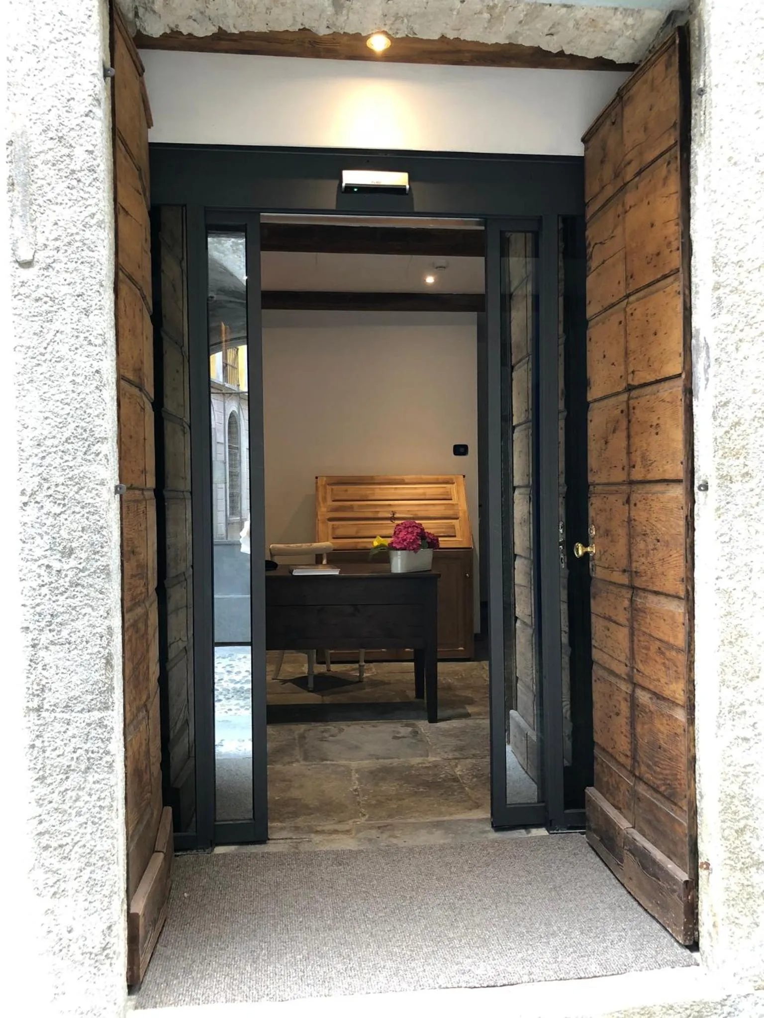Facade/entrance in NicoMat Rooms
