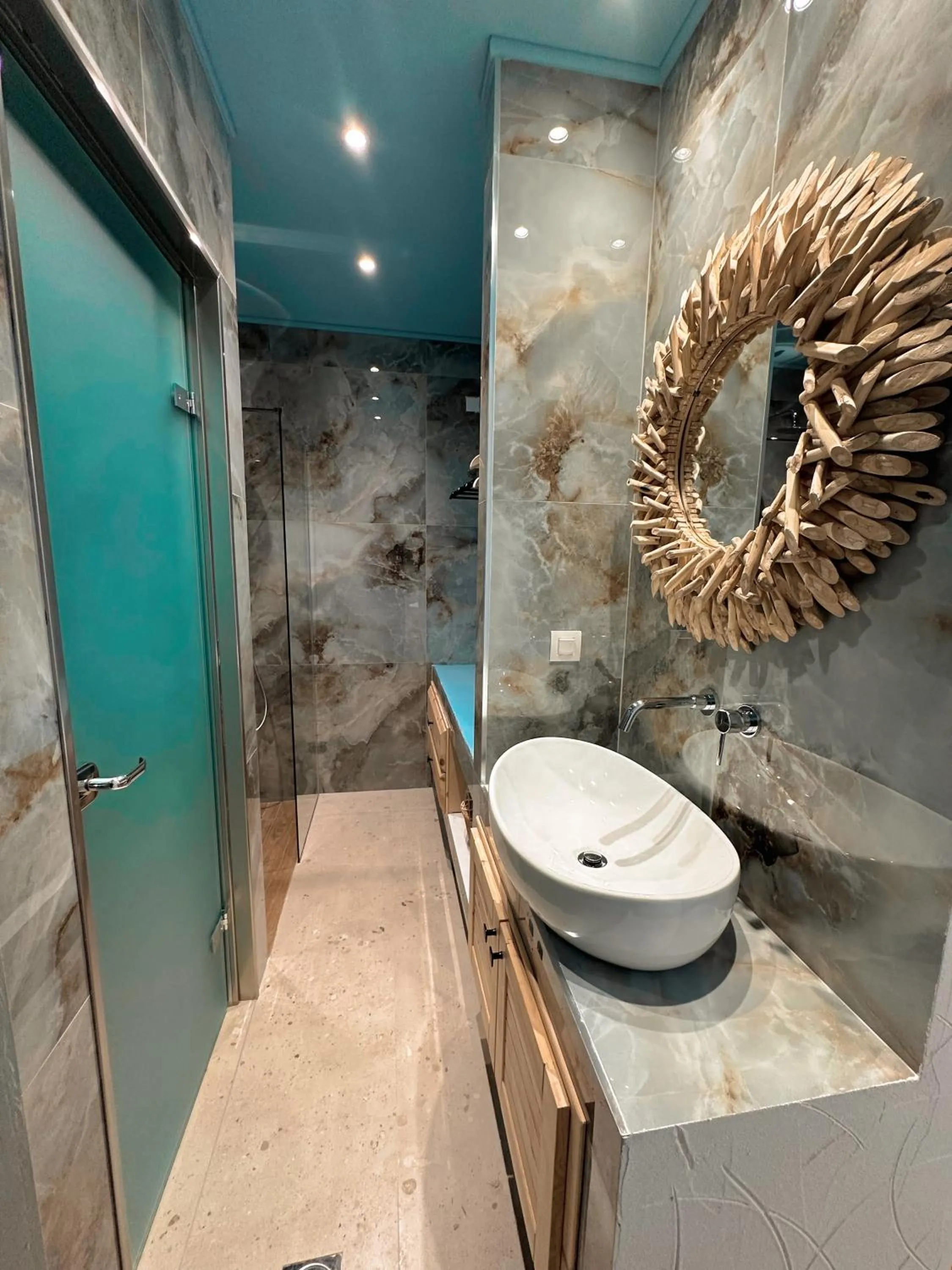 Delfini Beach Hotel & Suites