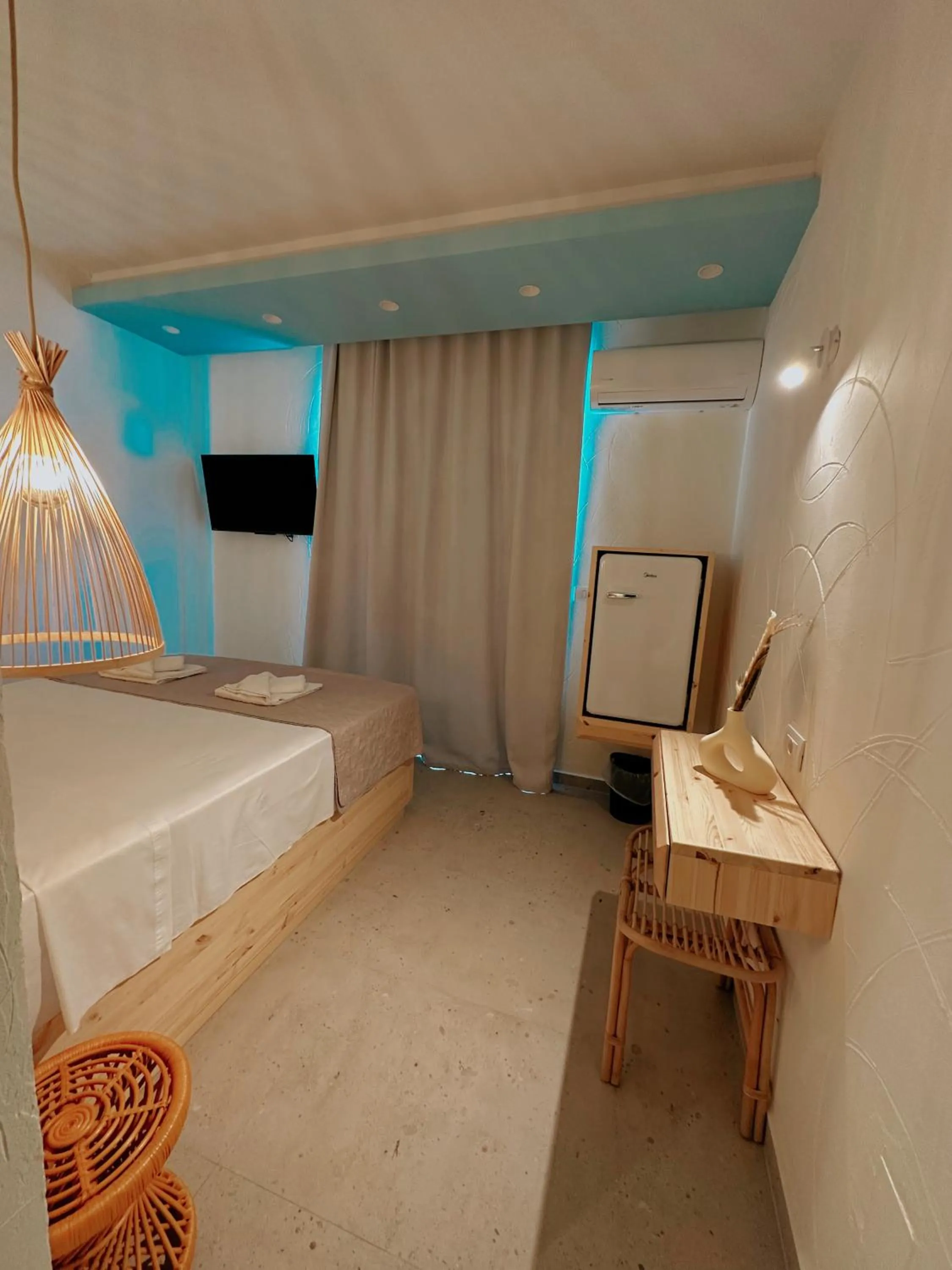 Delfini Beach Hotel & Suites