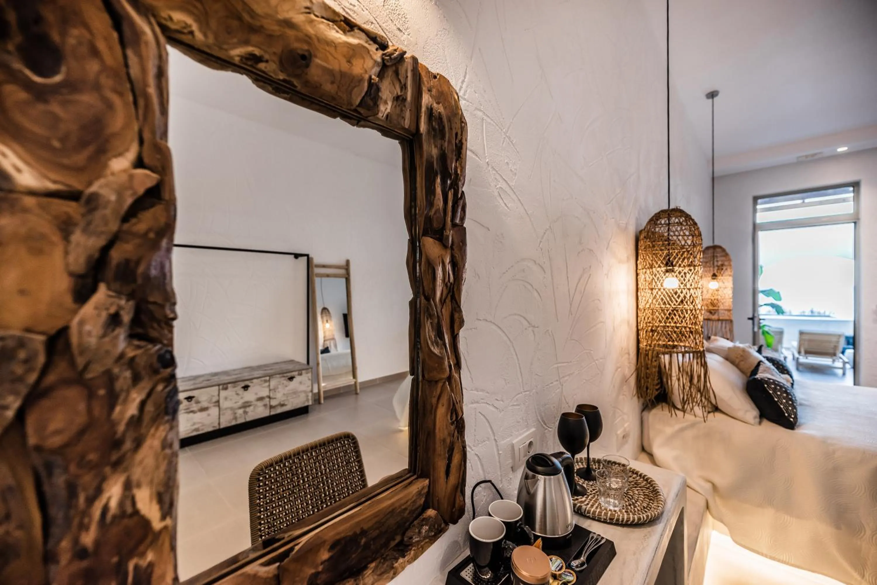 Delfini Beach Hotel & Suites