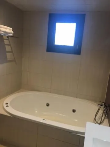 Hot Tub in Hotel Teruel