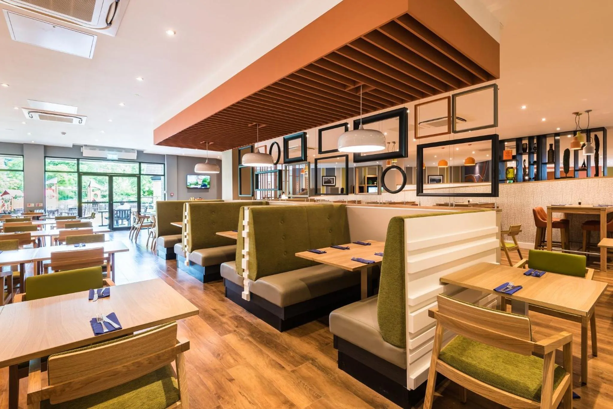 Restaurant/places to eat in Holiday Inn Lancaster by IHG