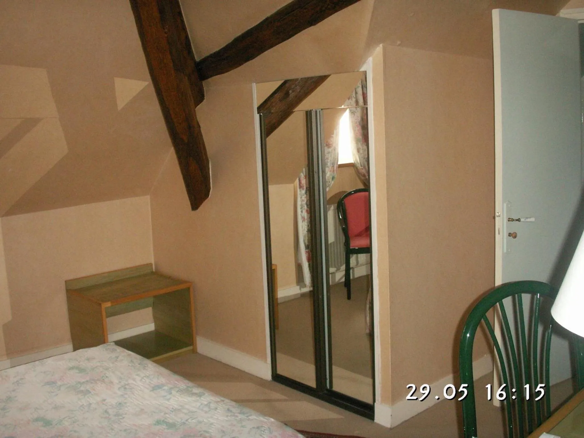 Photo of the whole room, Bed in Blanche de Castille