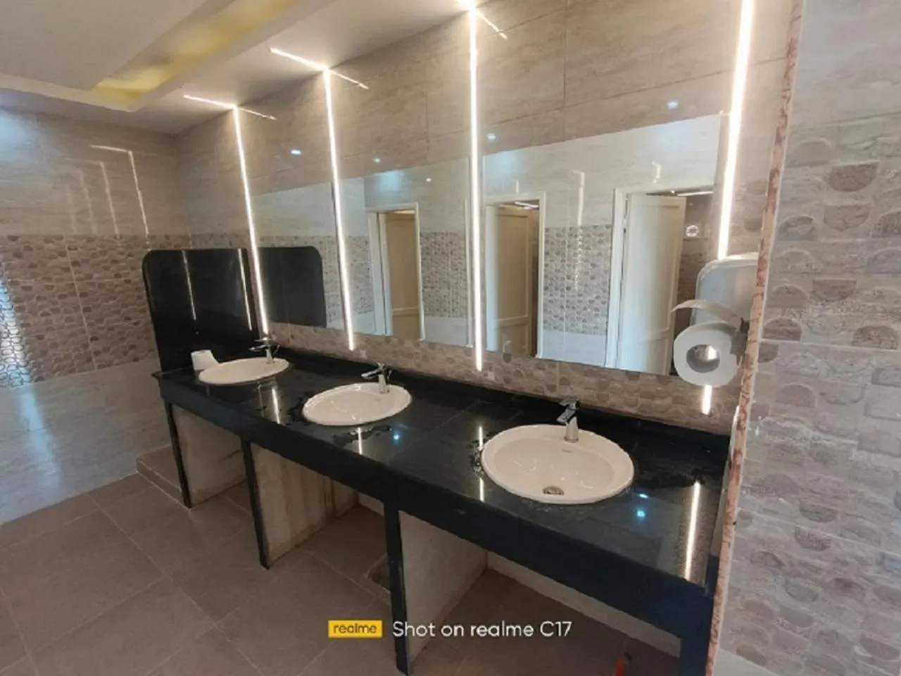 Bathroom in Paradise Sweir