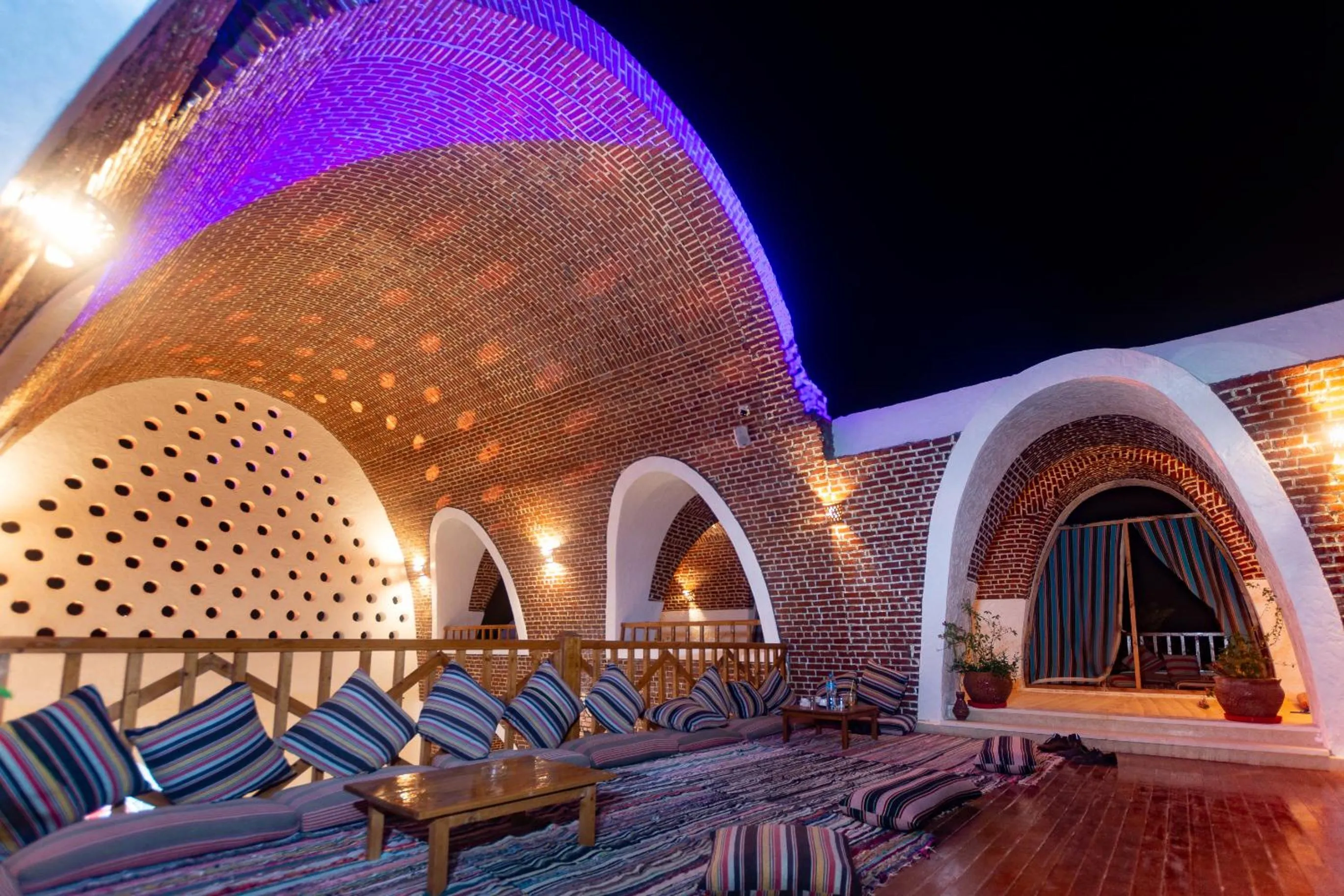 Restaurant/places to eat in Paradise Sweir