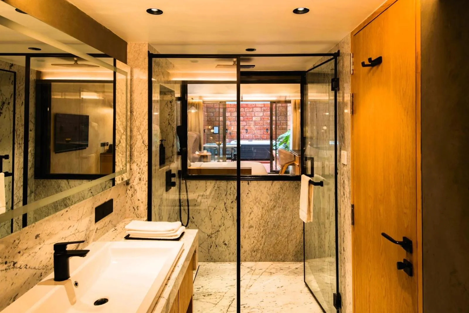 Shower in Brightland Resort & Spa