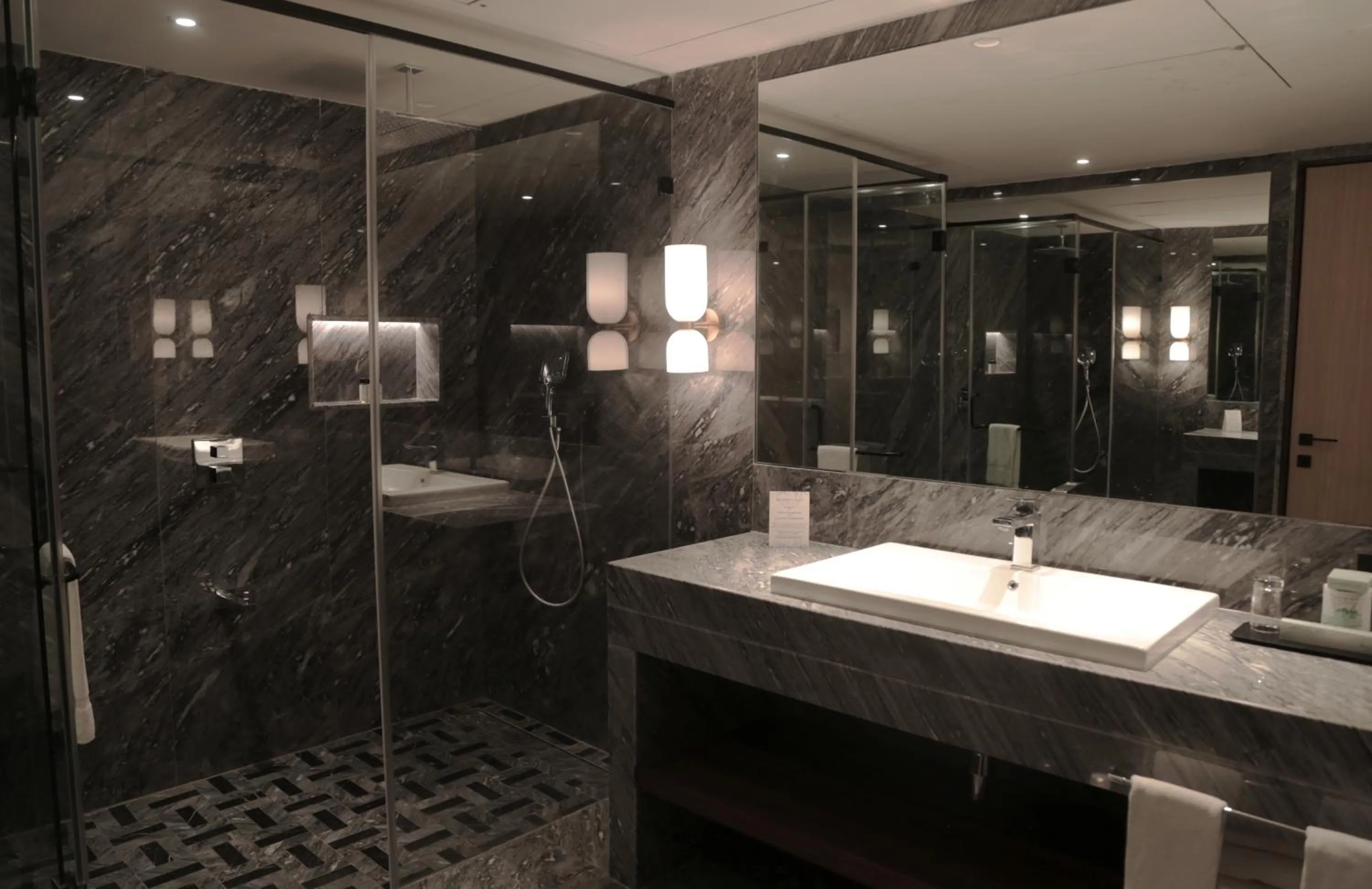 Shower in Brightland Resort & Spa