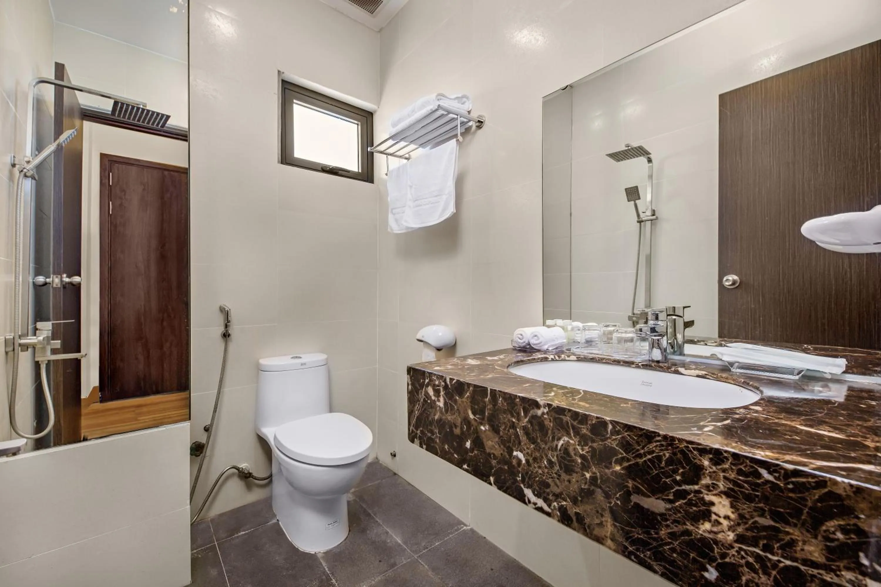 Shower in Danang Capsule Hotel & Rooftop Bar