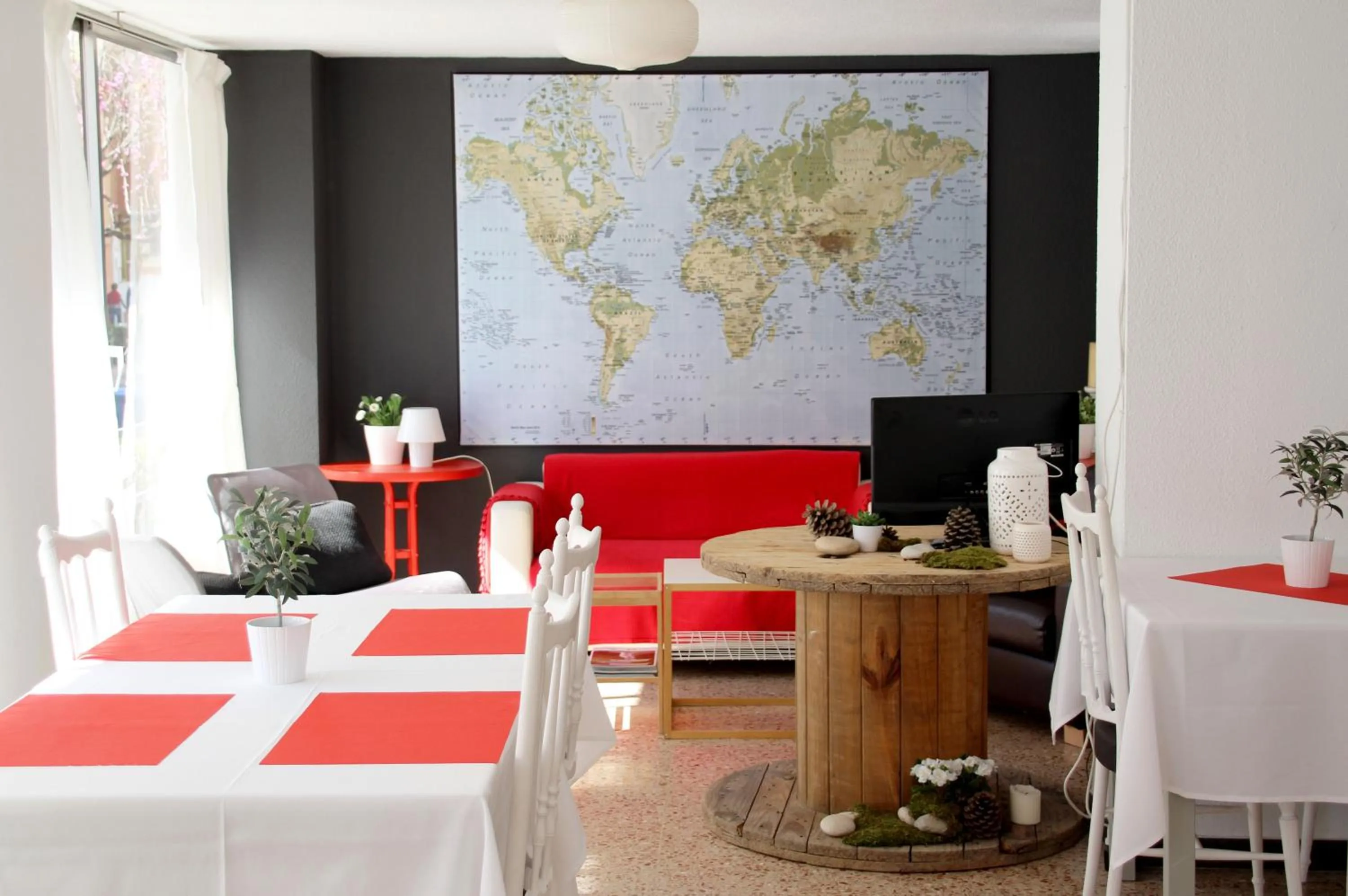 Communal lounge/ TV room in Hotel Bosquemar