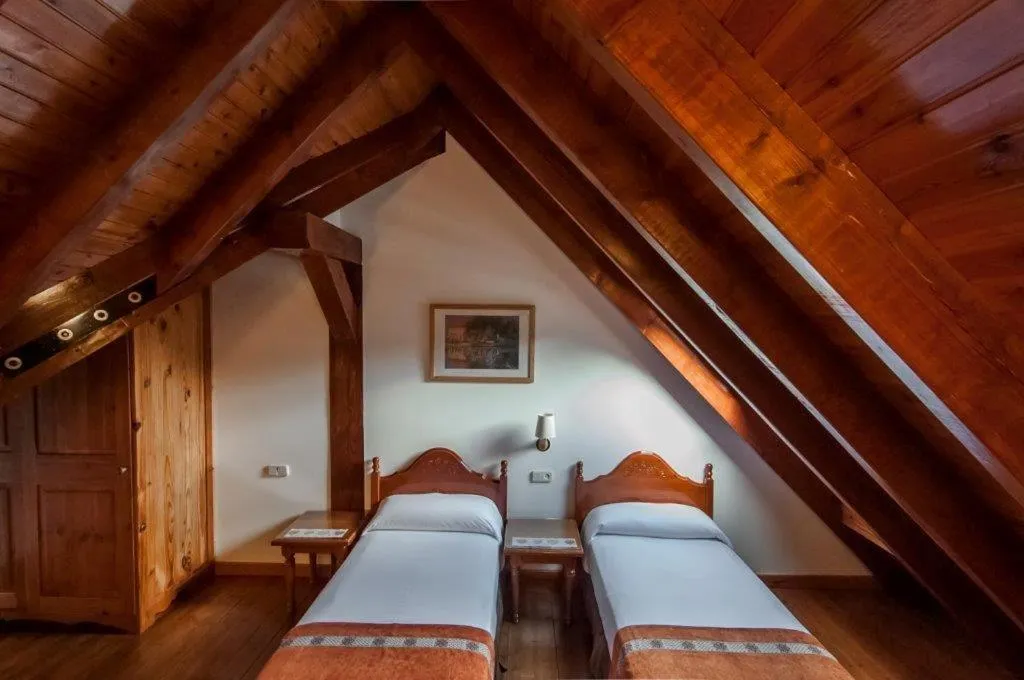 Bedroom, Bed in Hotel Vilagaros