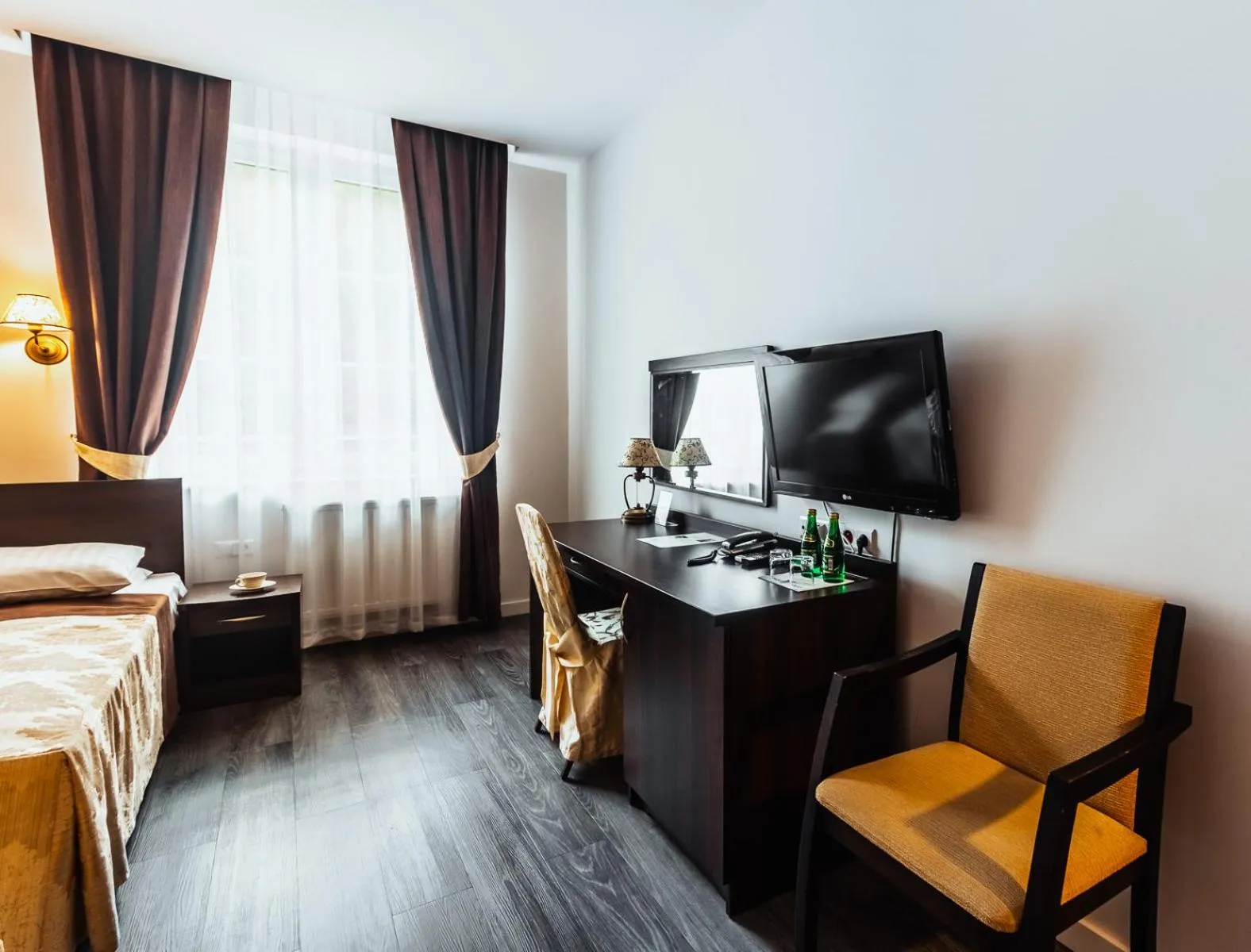 Photo of the whole room, Bed in Dwór Dwikozy