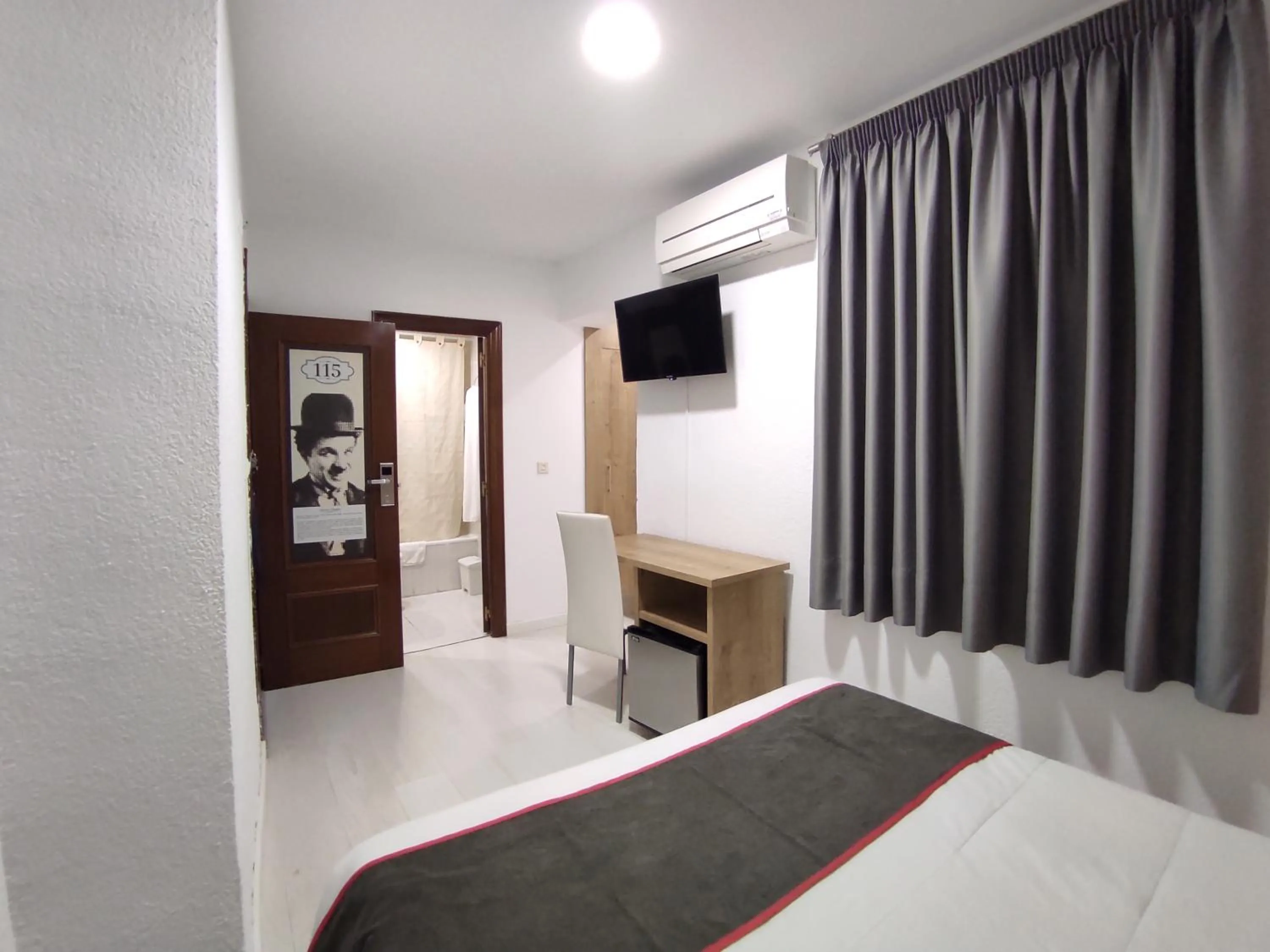 Bedroom, Bed in Emperatriz II