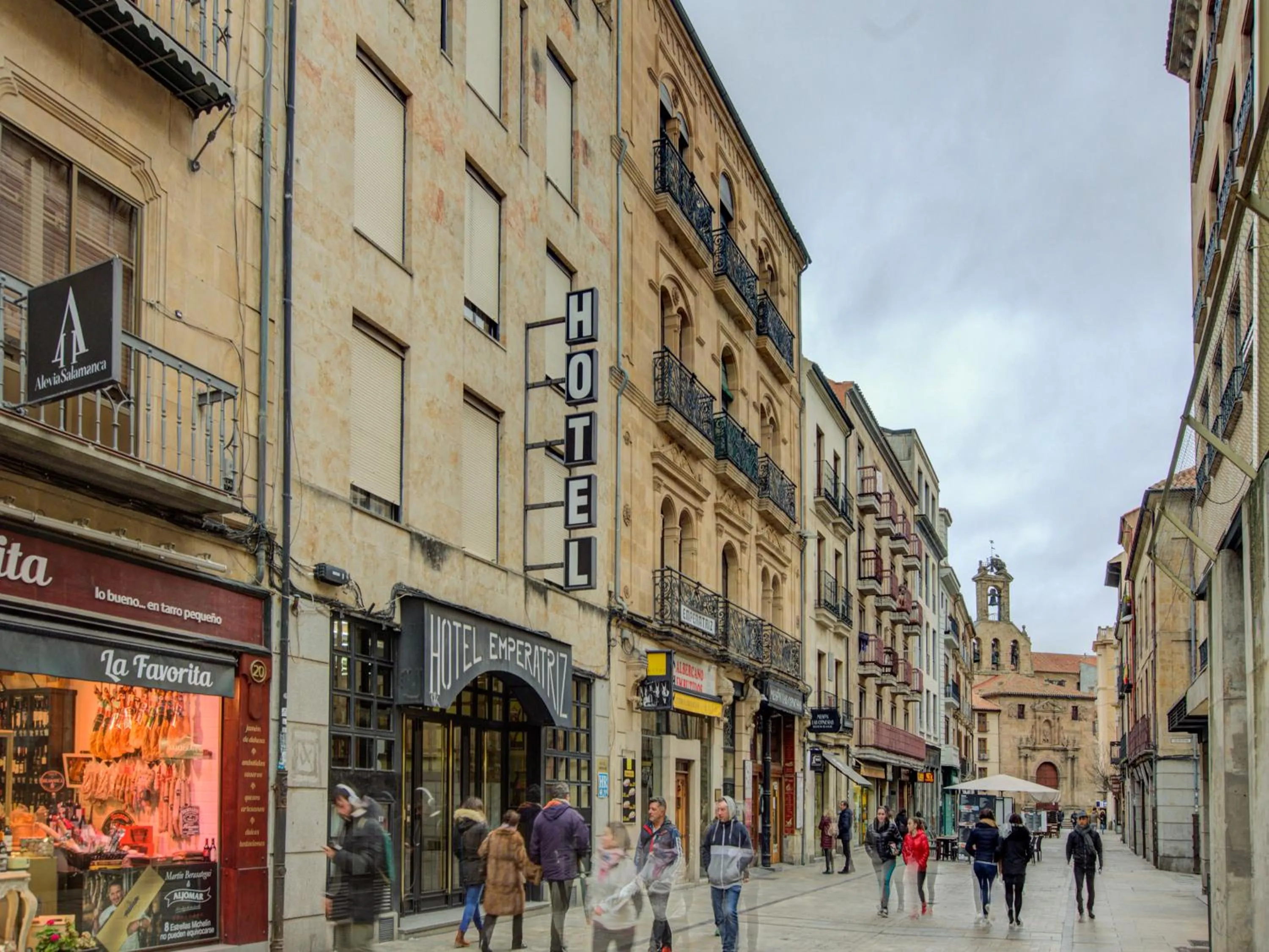 Property building in Emperatriz II