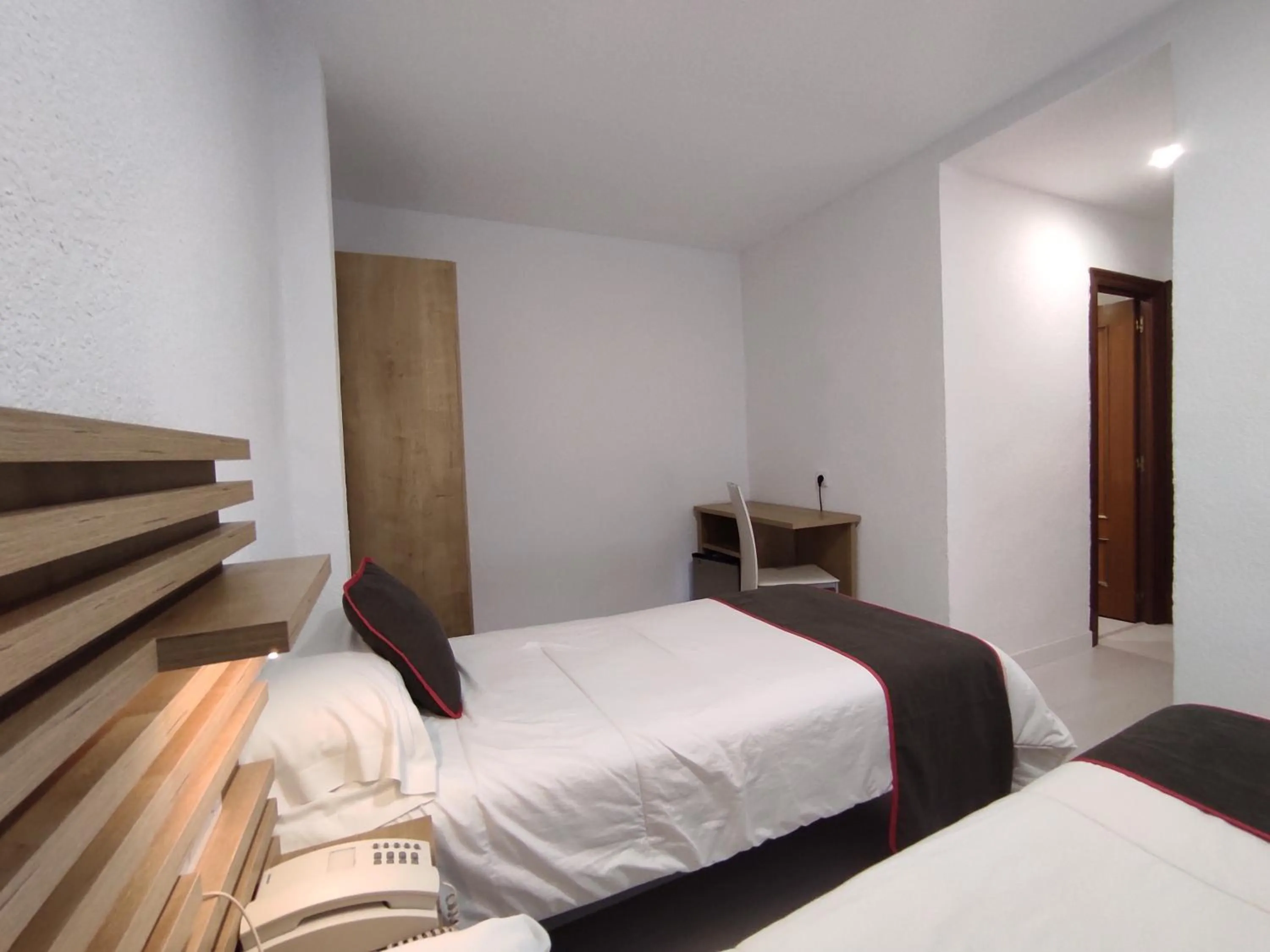 Bedroom, Bed in Emperatriz II