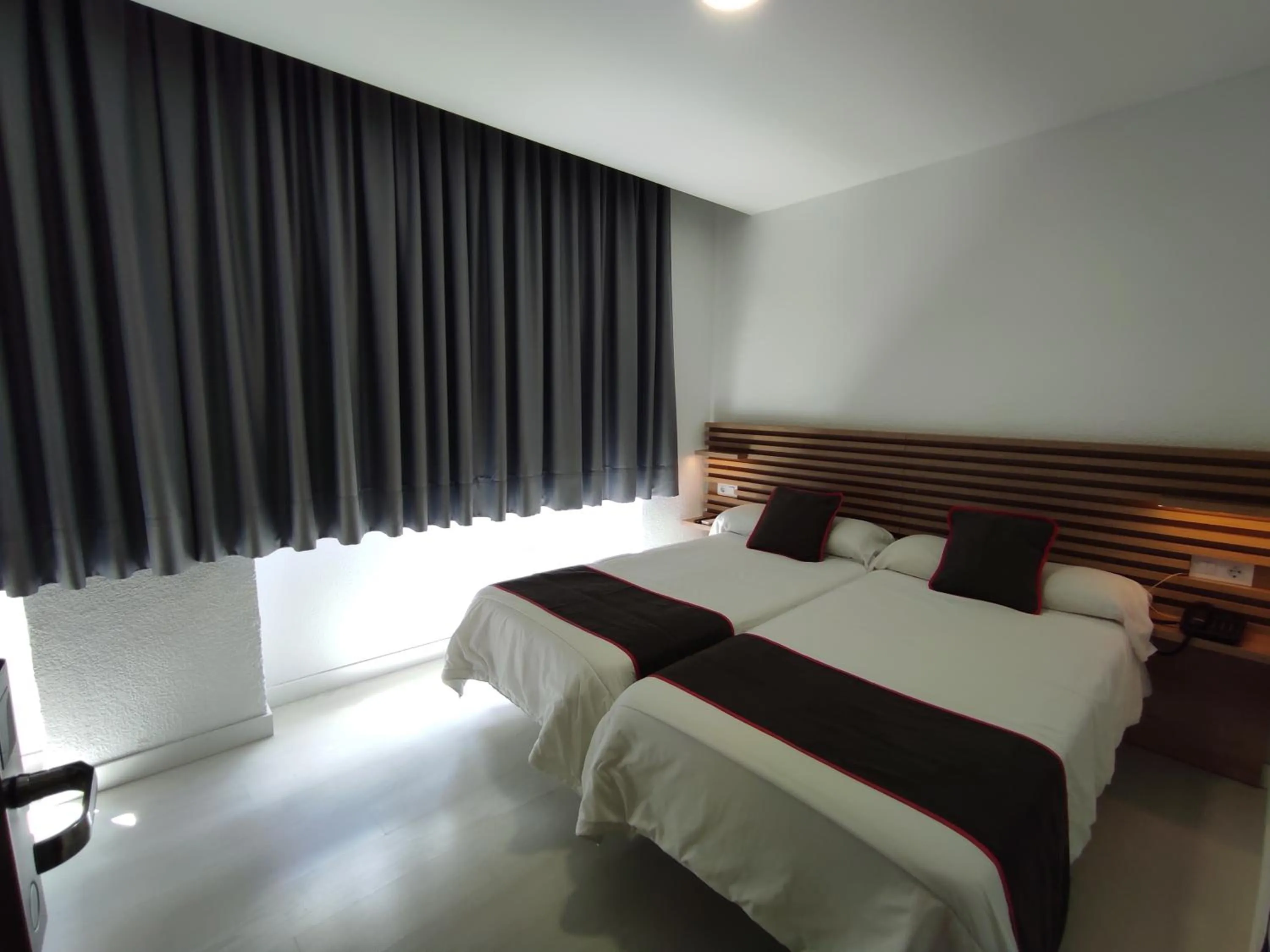 Bedroom, Bed in Emperatriz II