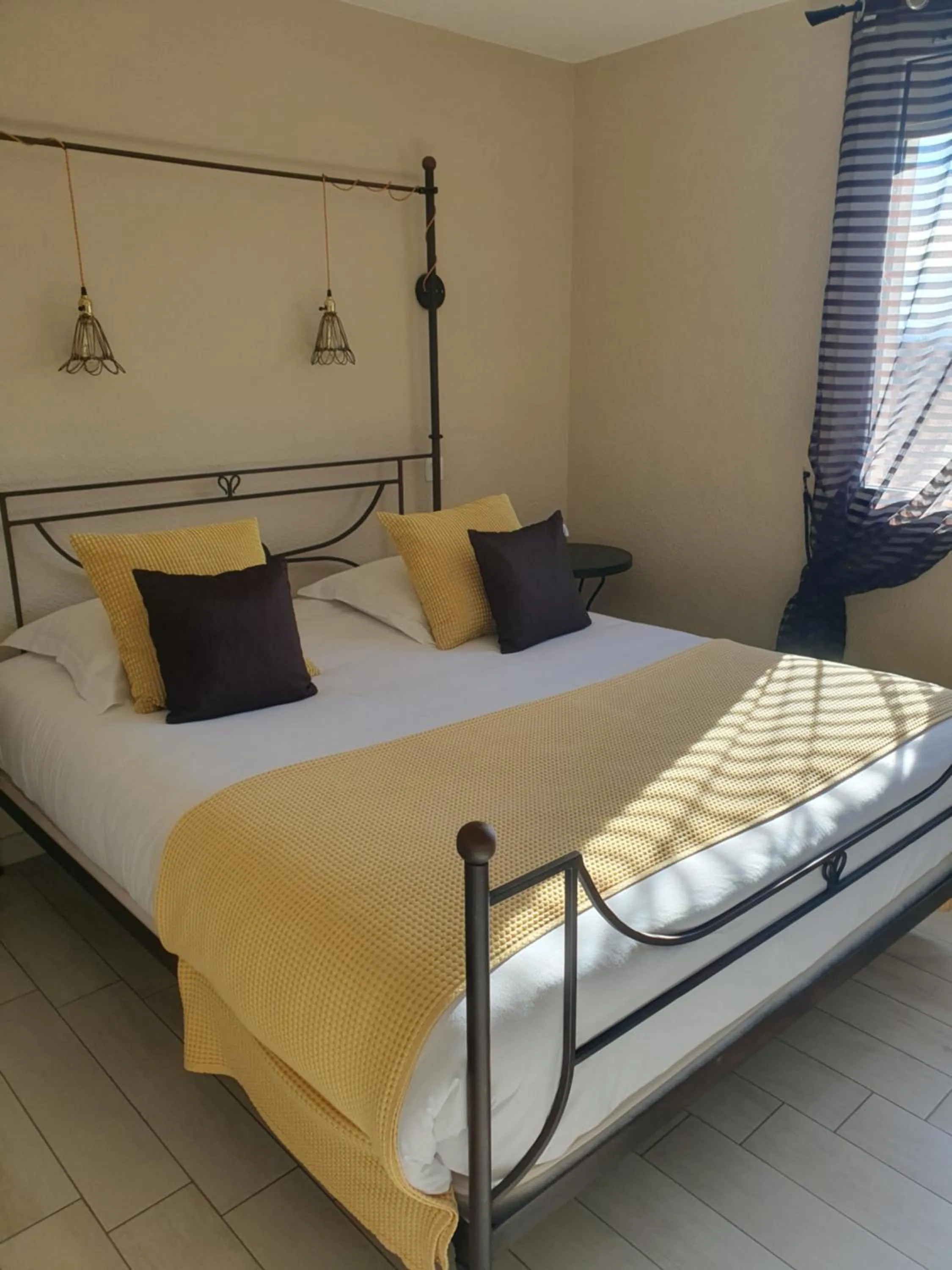 Bedroom, Bed in Le Mas des Quintrands Manosque - Motel de charme