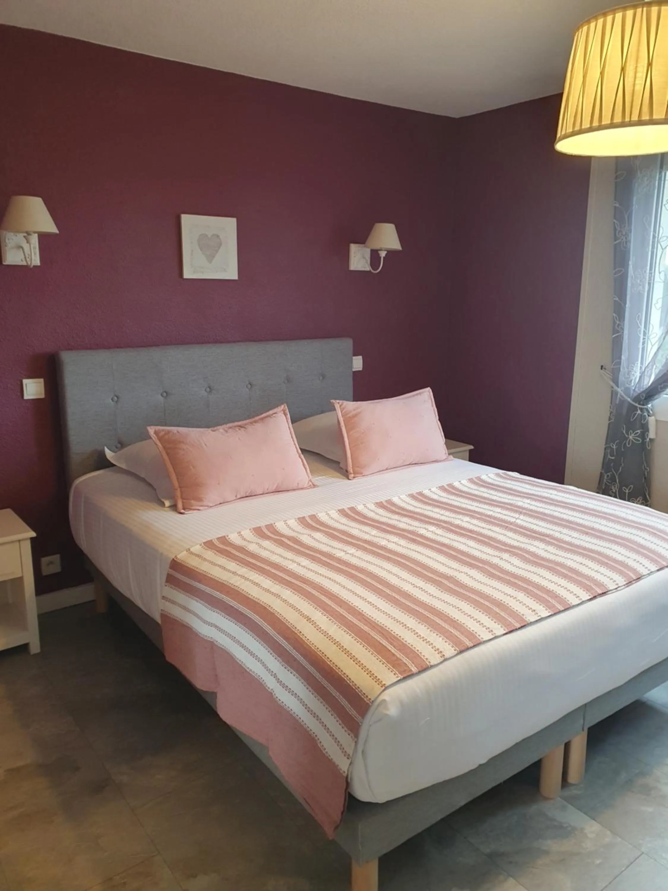 Decorative detail, Bed in Le Mas des Quintrands Manosque - Motel de charme