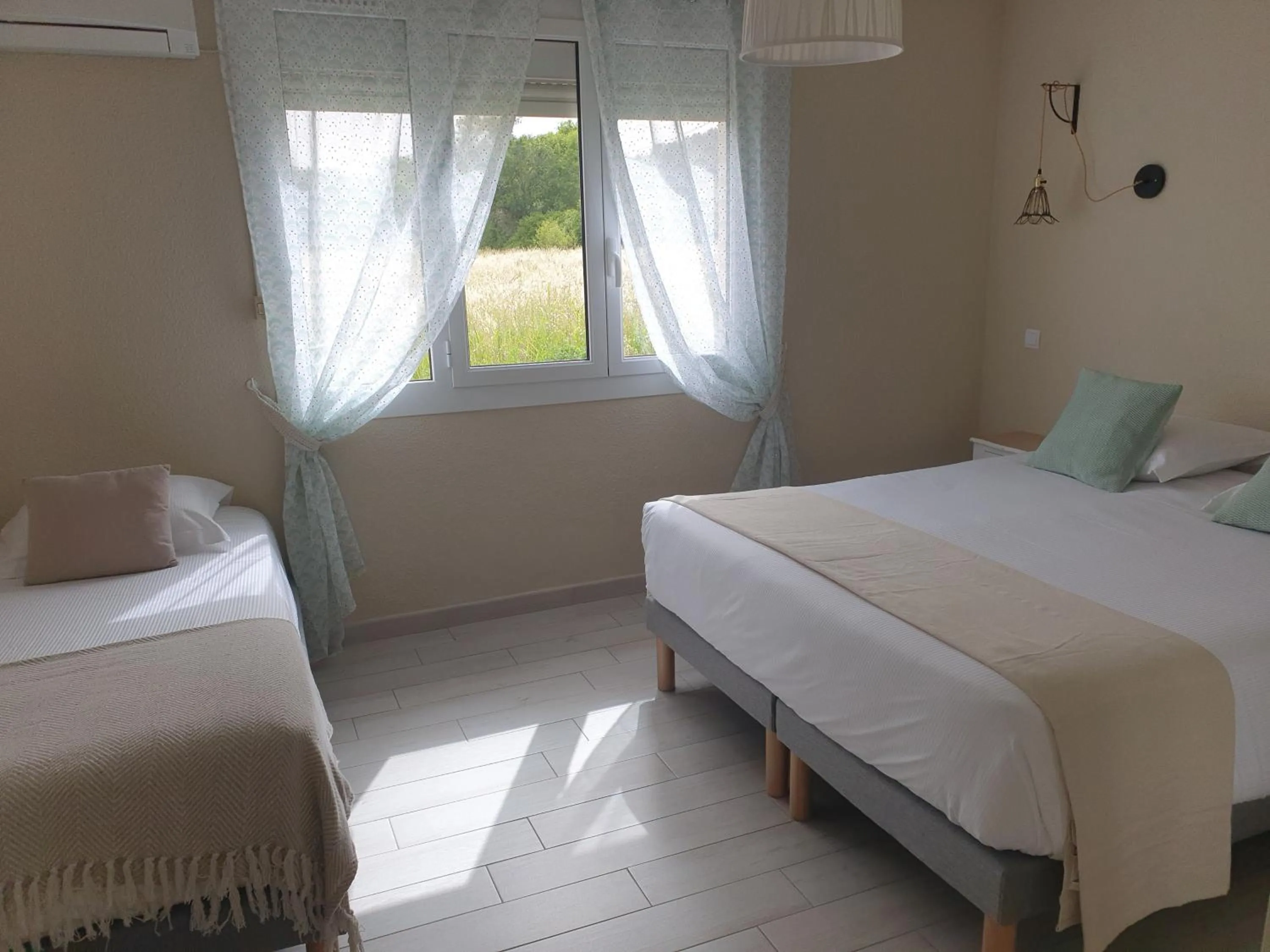 Bedroom, Bed in Le Mas des Quintrands Manosque - Motel de charme