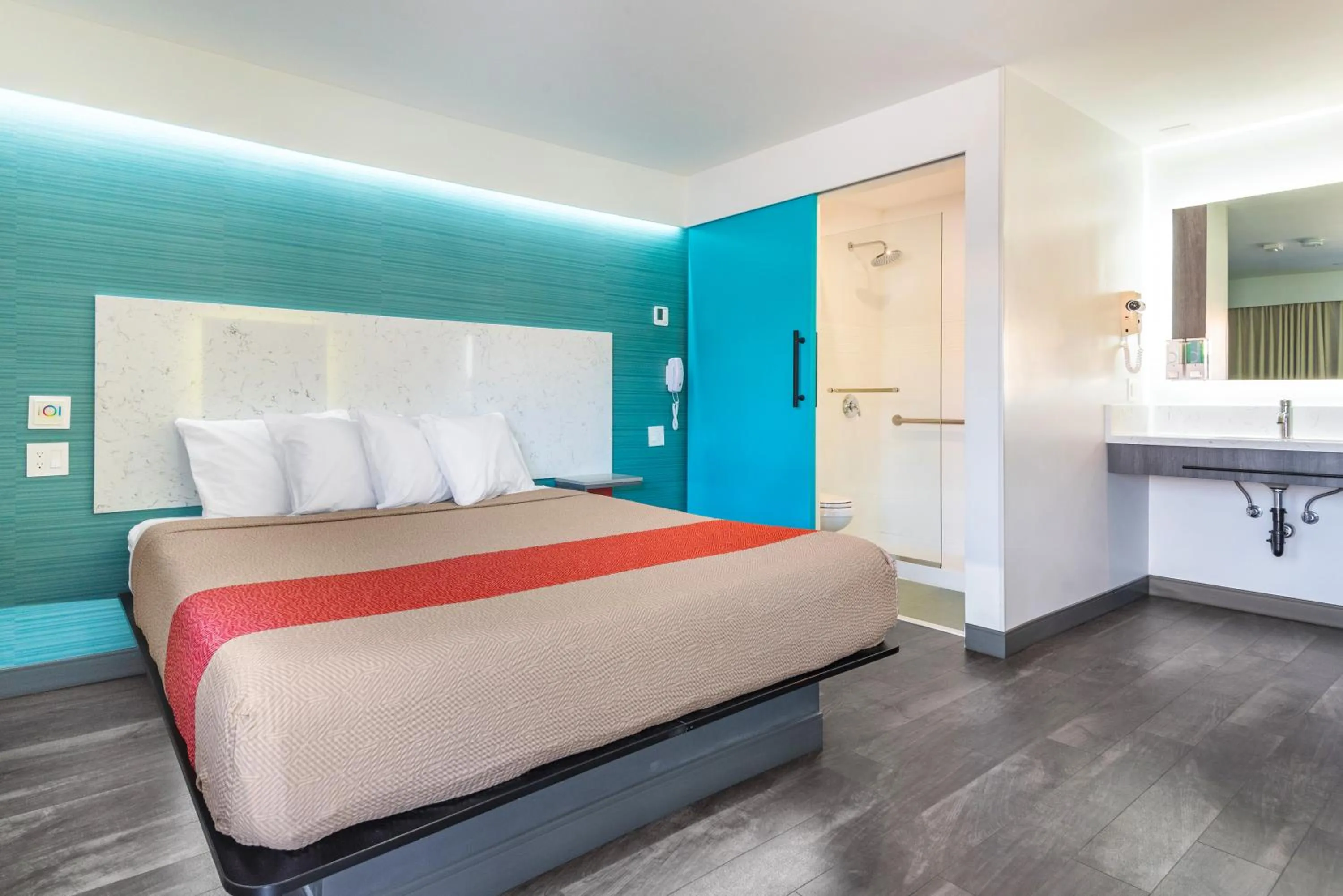 Photo of the whole room, Bed in Solo Motel Broadway