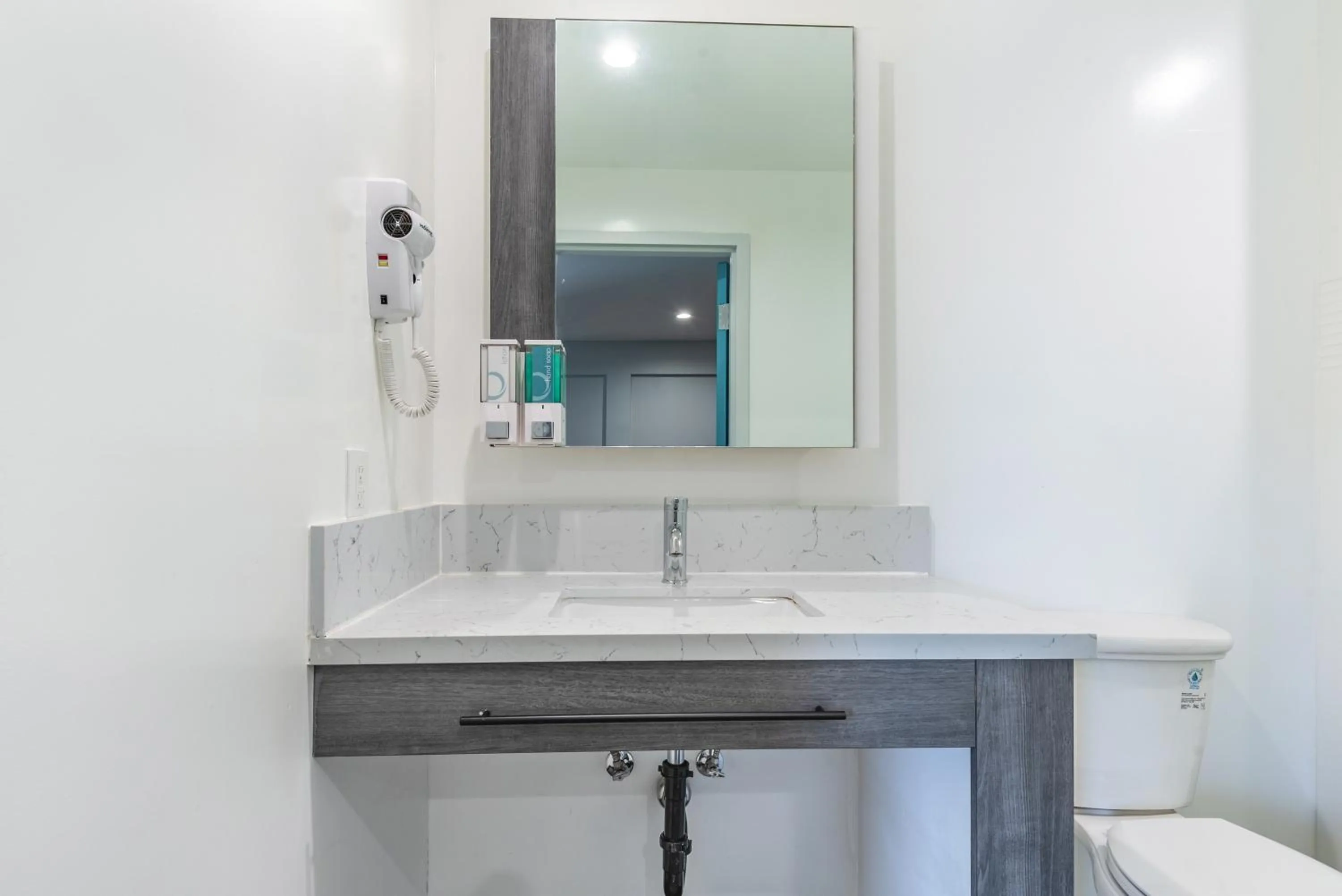 Bathroom in Solo Motel Broadway