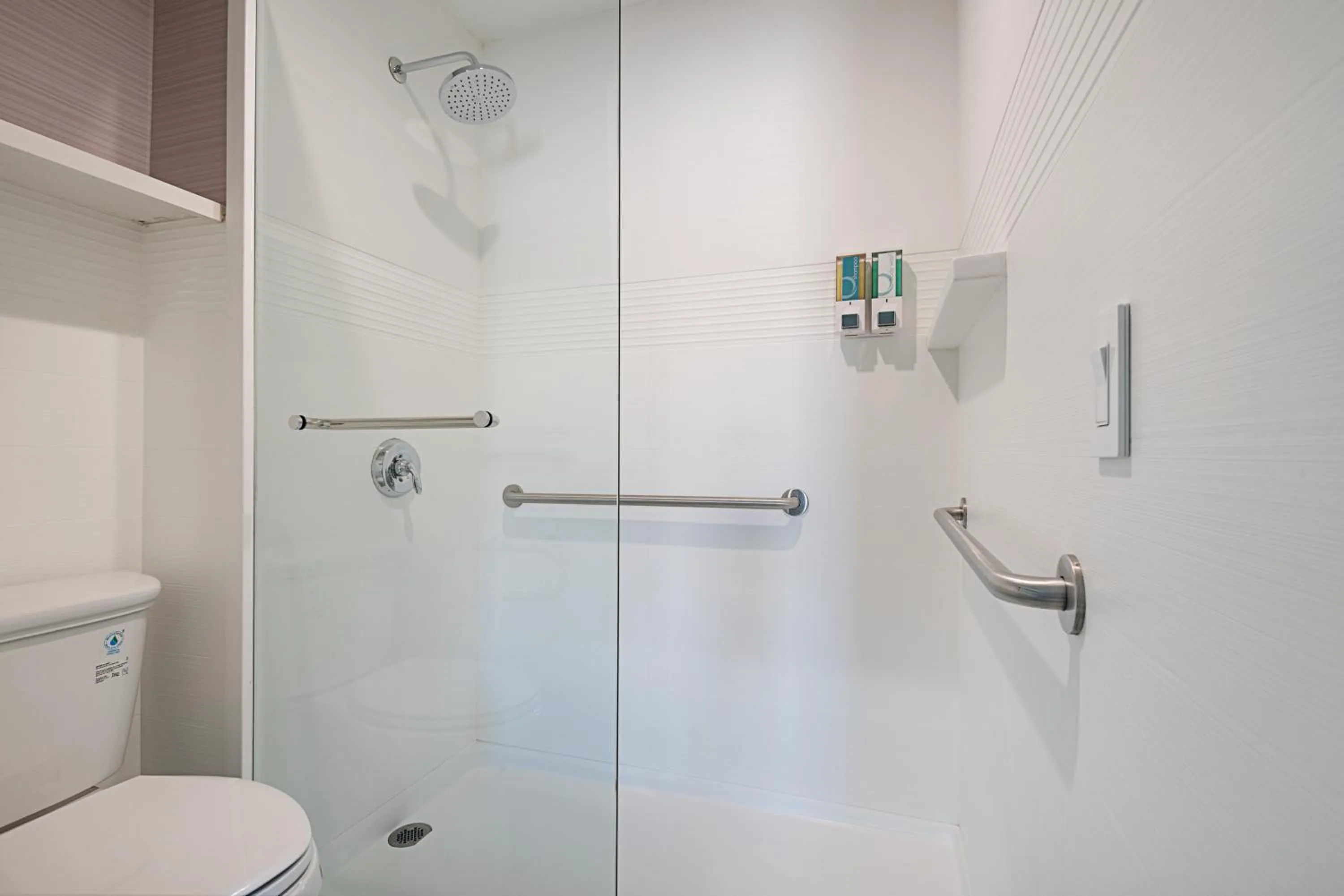 Shower in Solo Motel Broadway