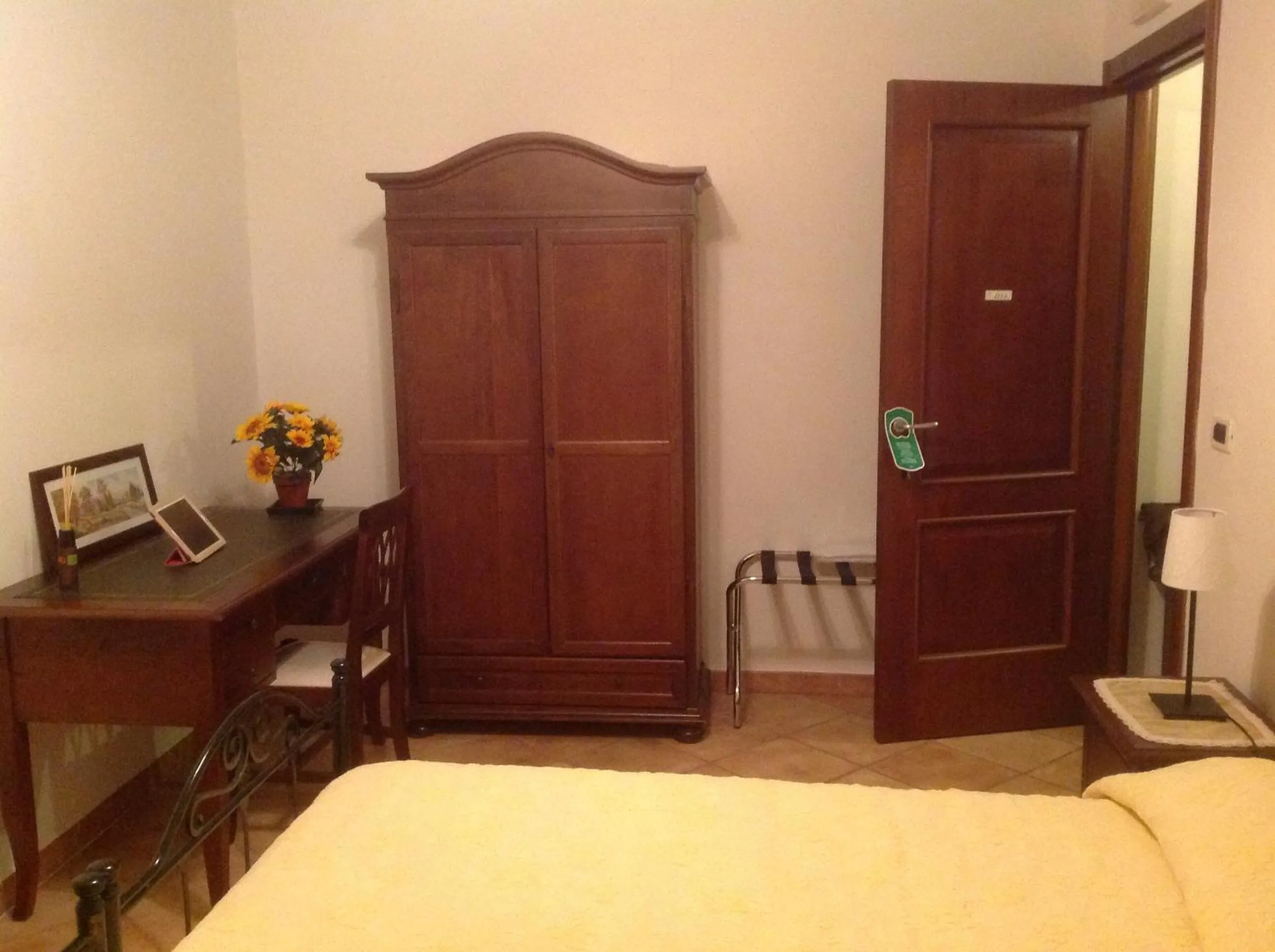 Photo of the whole room, Bed in La Vecchia Taverna B&B