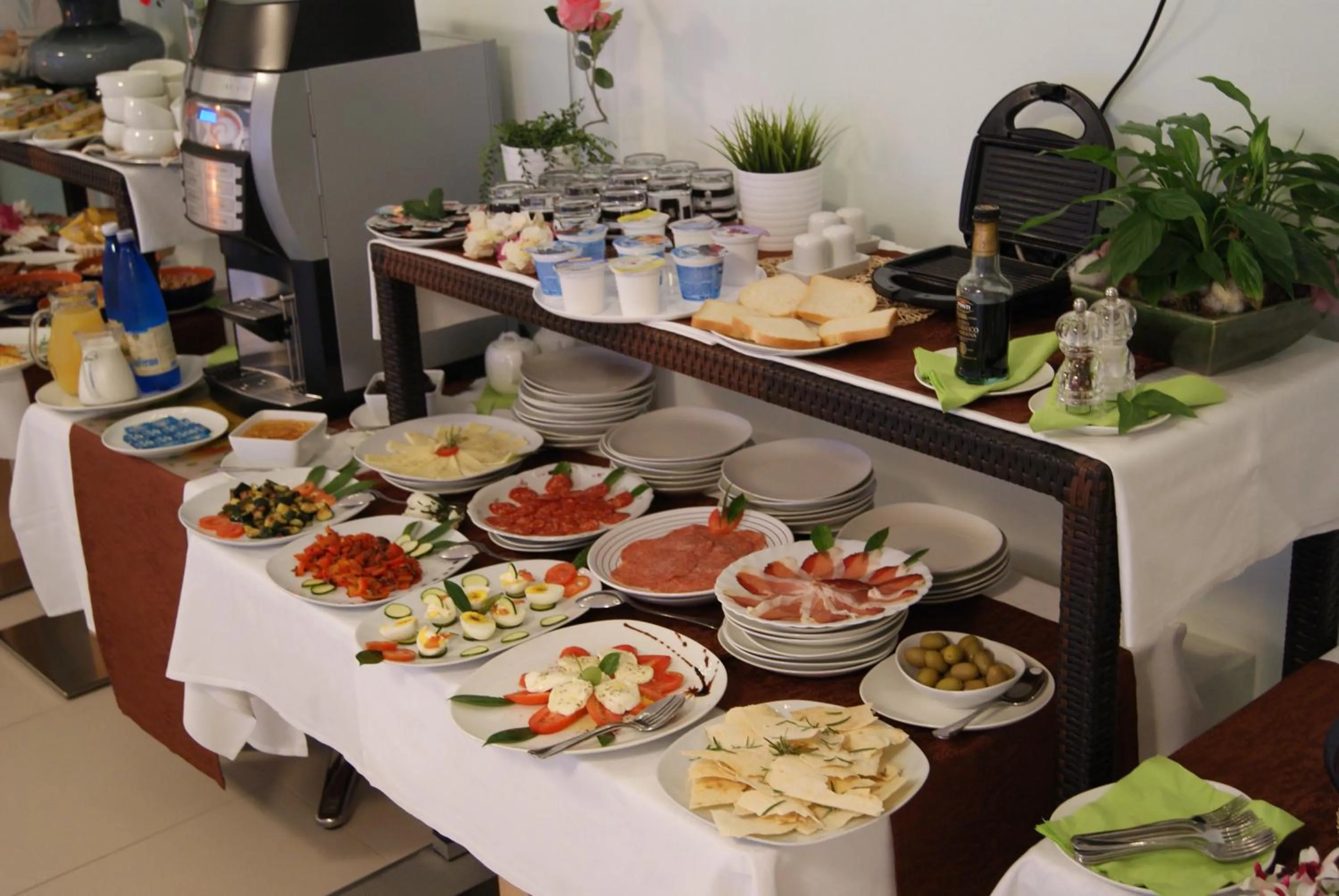 Buffet breakfast in Residence Aprilia