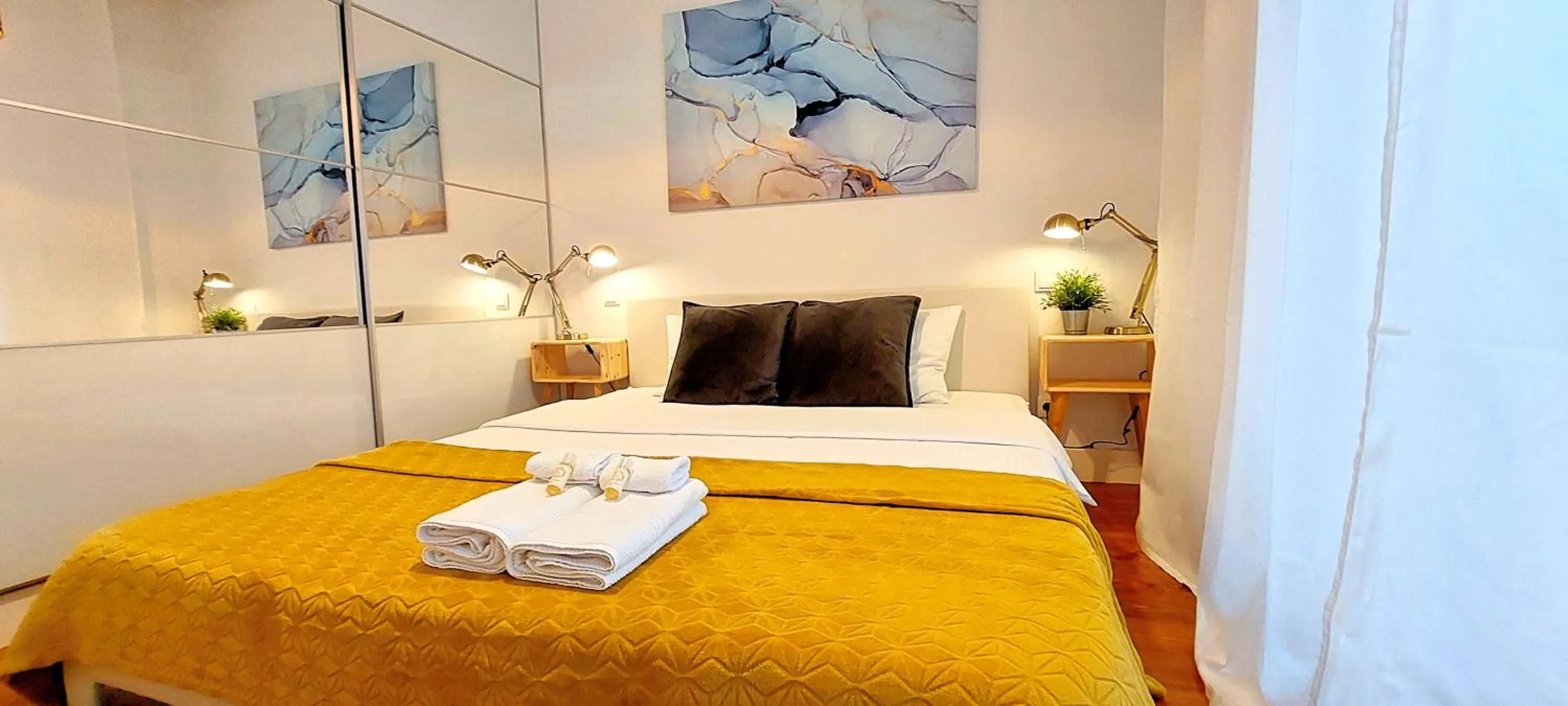 Photo of the whole room, Bed in Hola Lisbon Suites