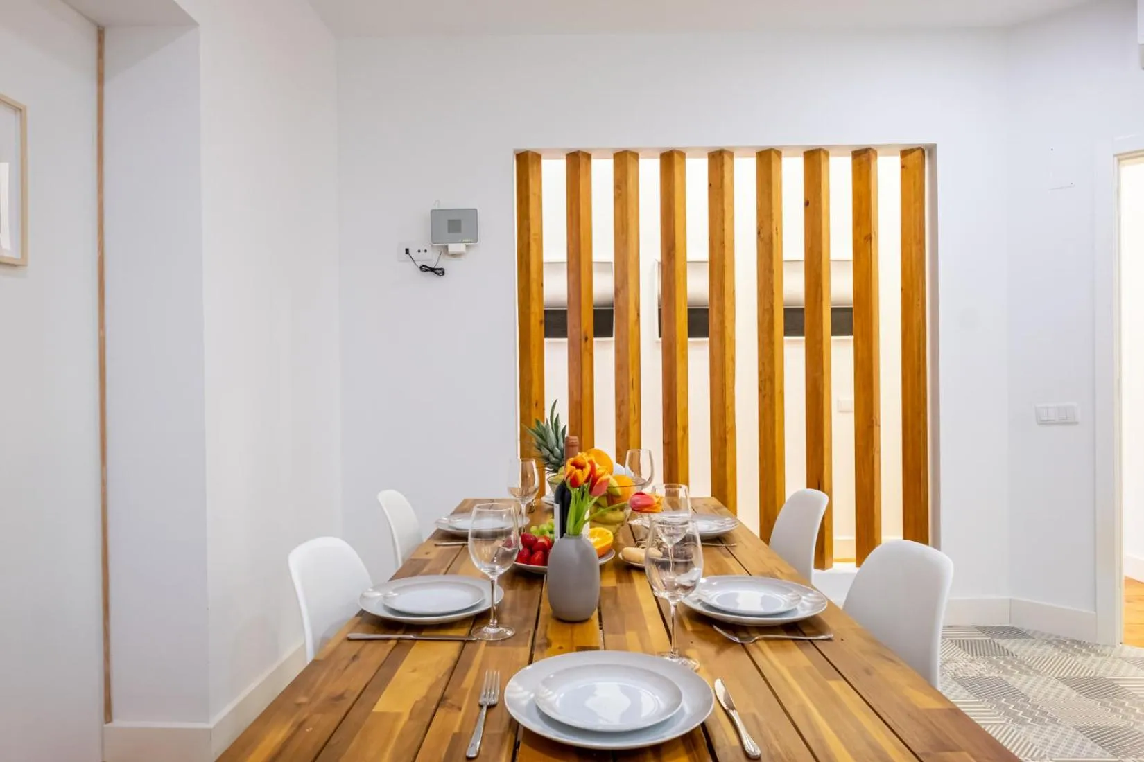 Dining area in Hola Lisbon Suites