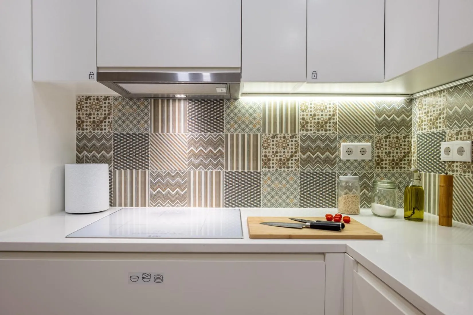 Kitchen or kitchenette in Hola Lisbon Suites