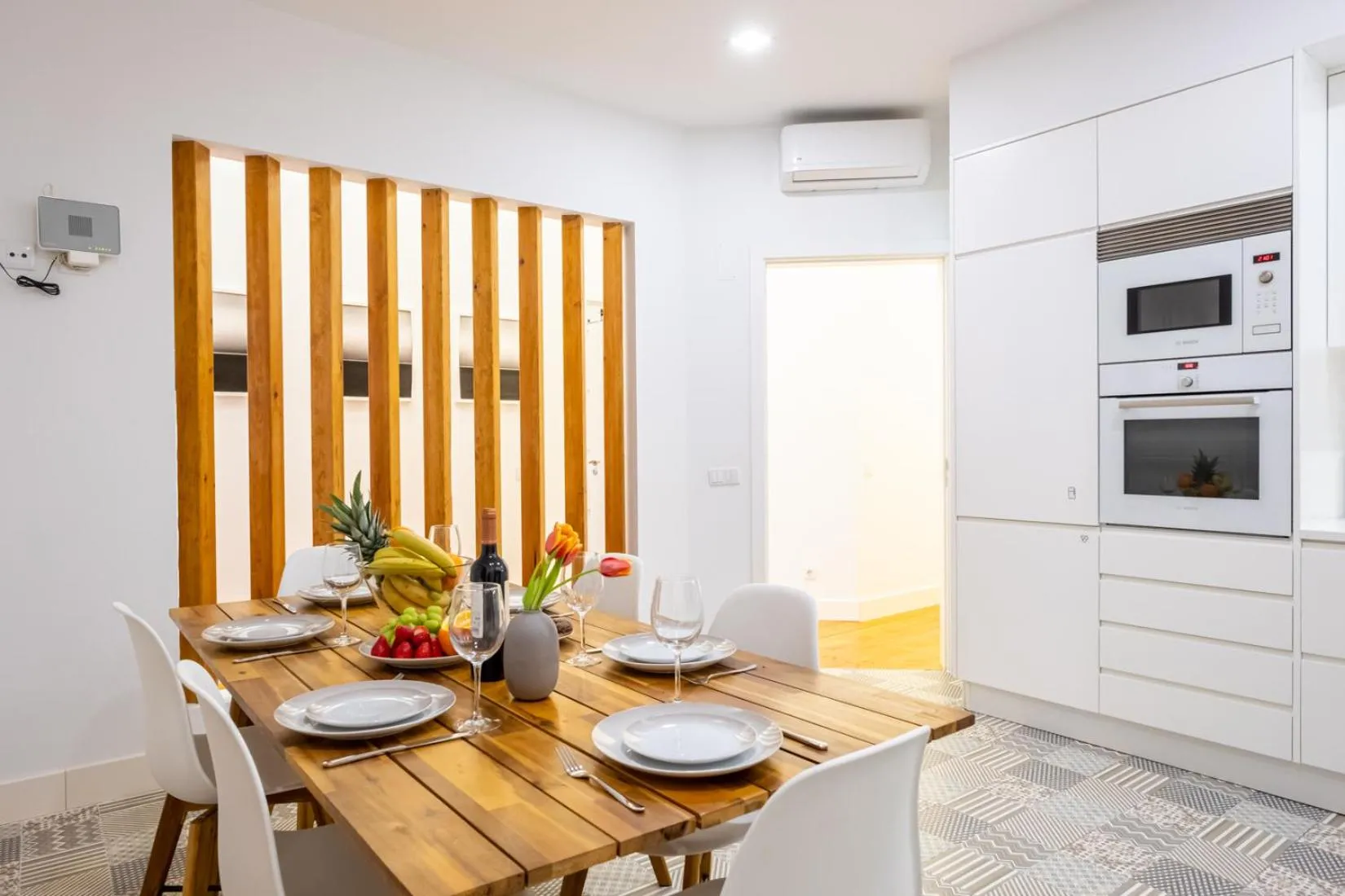 Kitchen or kitchenette in Hola Lisbon Suites