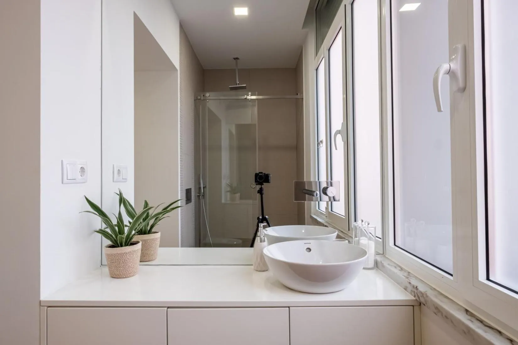 Shower in Hola Lisbon Suites