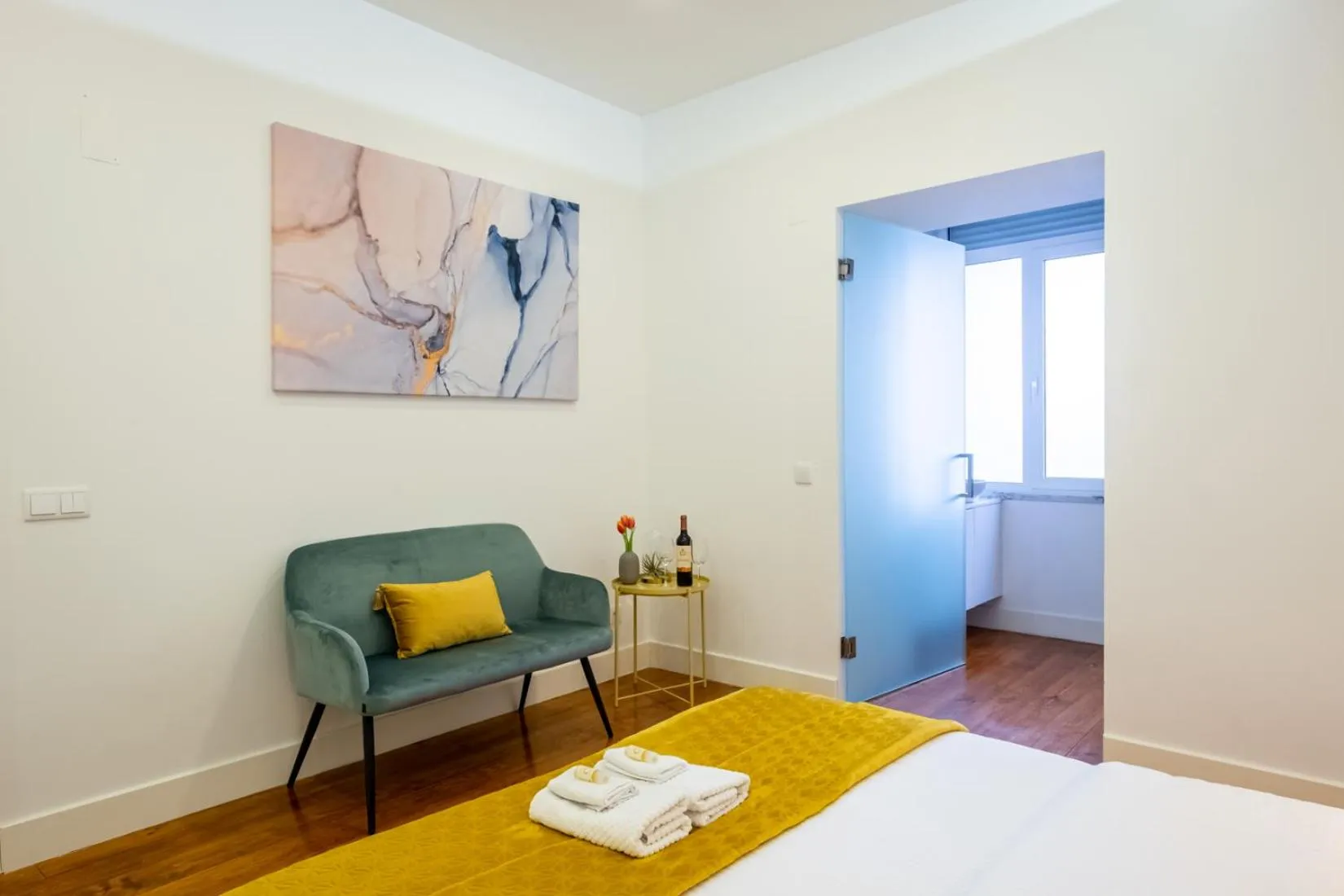 Bedroom, Bed in Hola Lisbon Suites