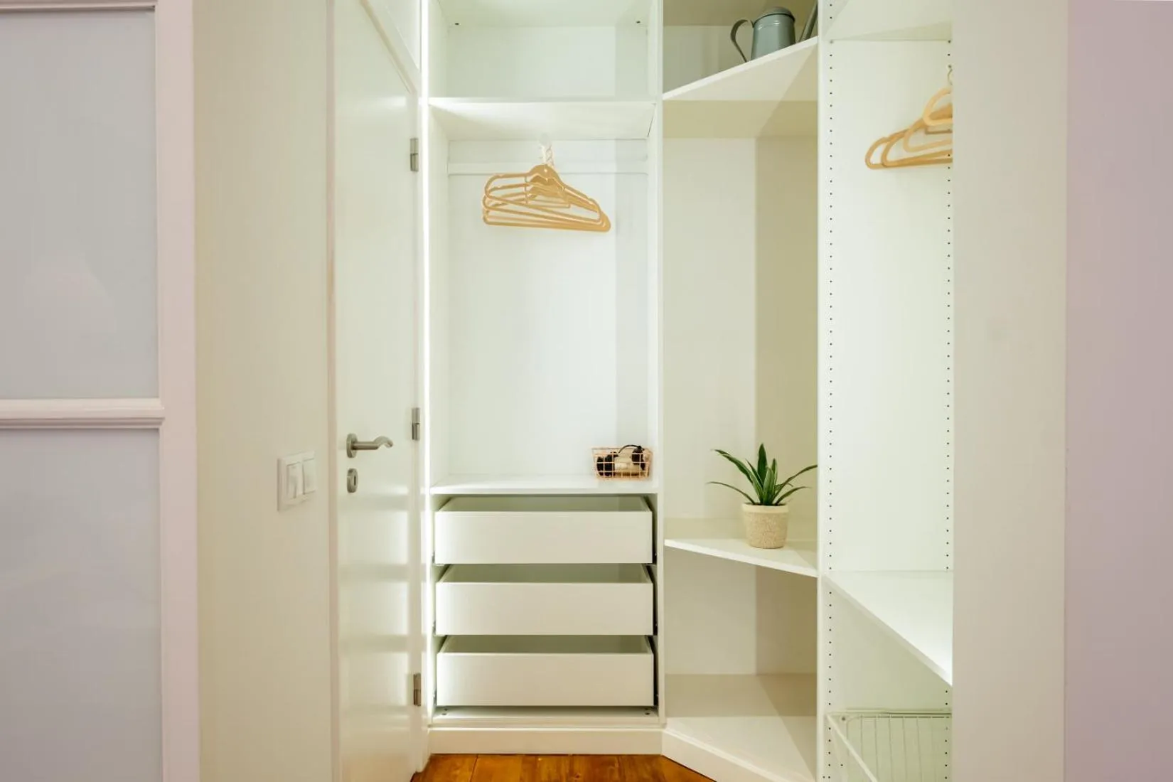 wardrobe in Hola Lisbon Suites