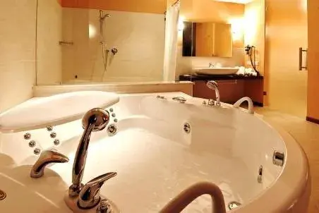 Deluxe Single Room - single occupancy in Rosso Frizzante Deluxe Single Room - single occupancy in Rosso Frizzante