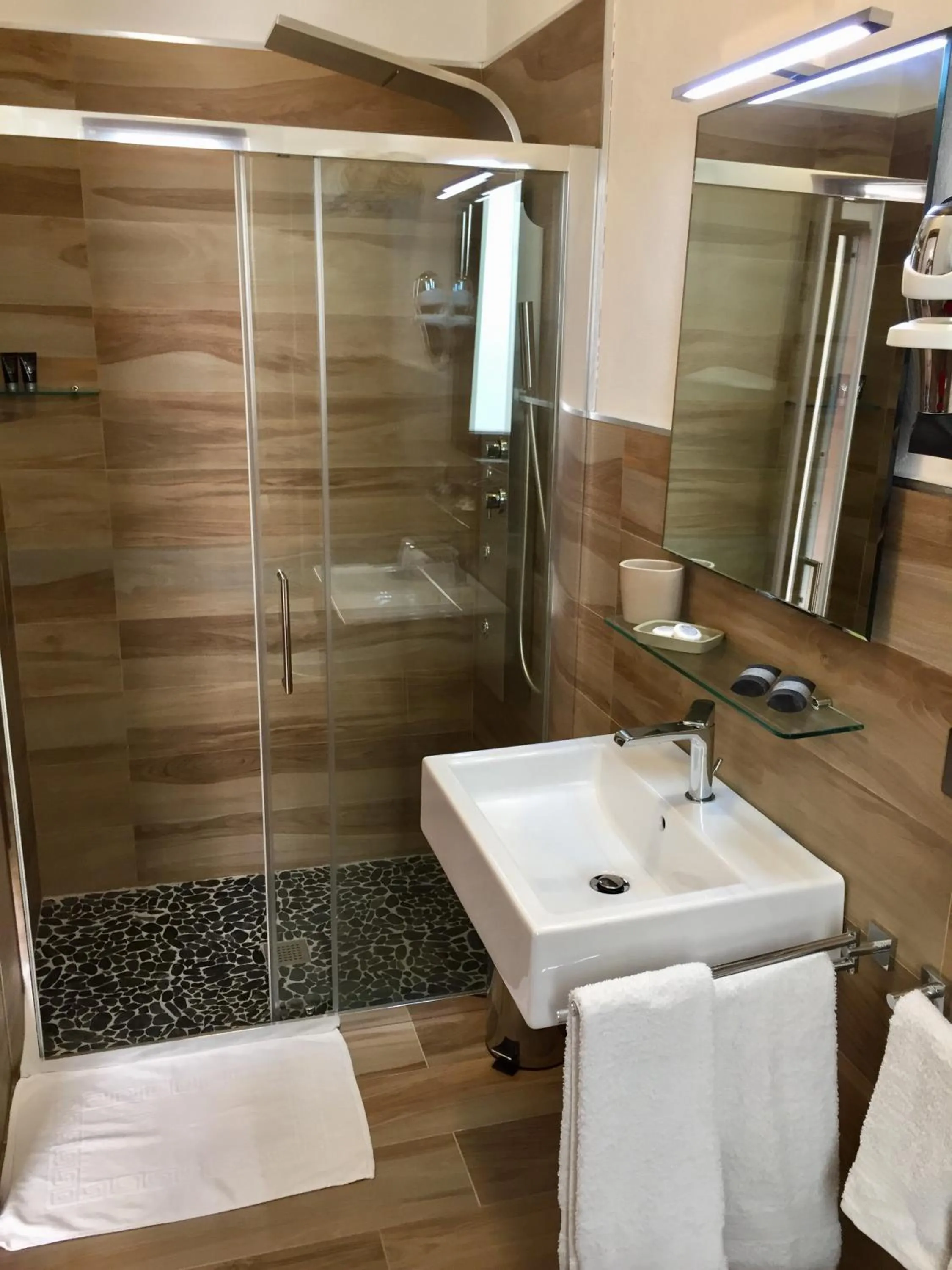 Shower in Sunset Bed and Breakfast